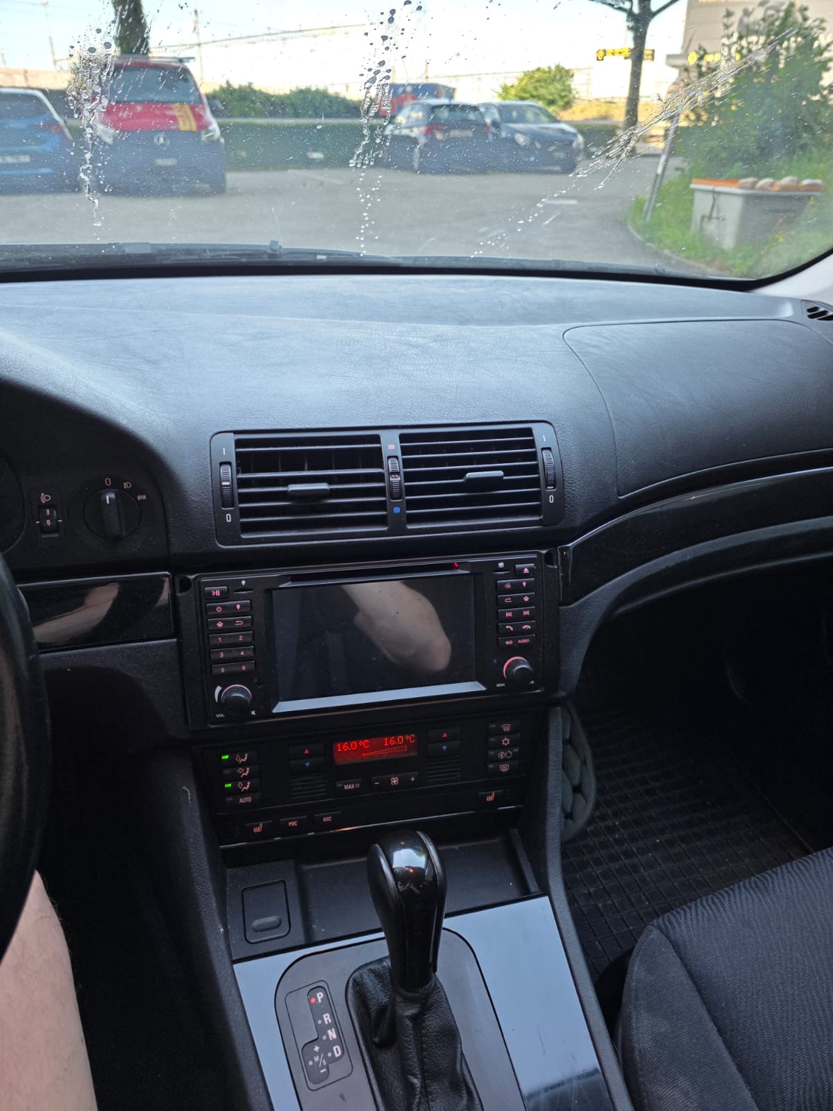 BMW 520i-image-5