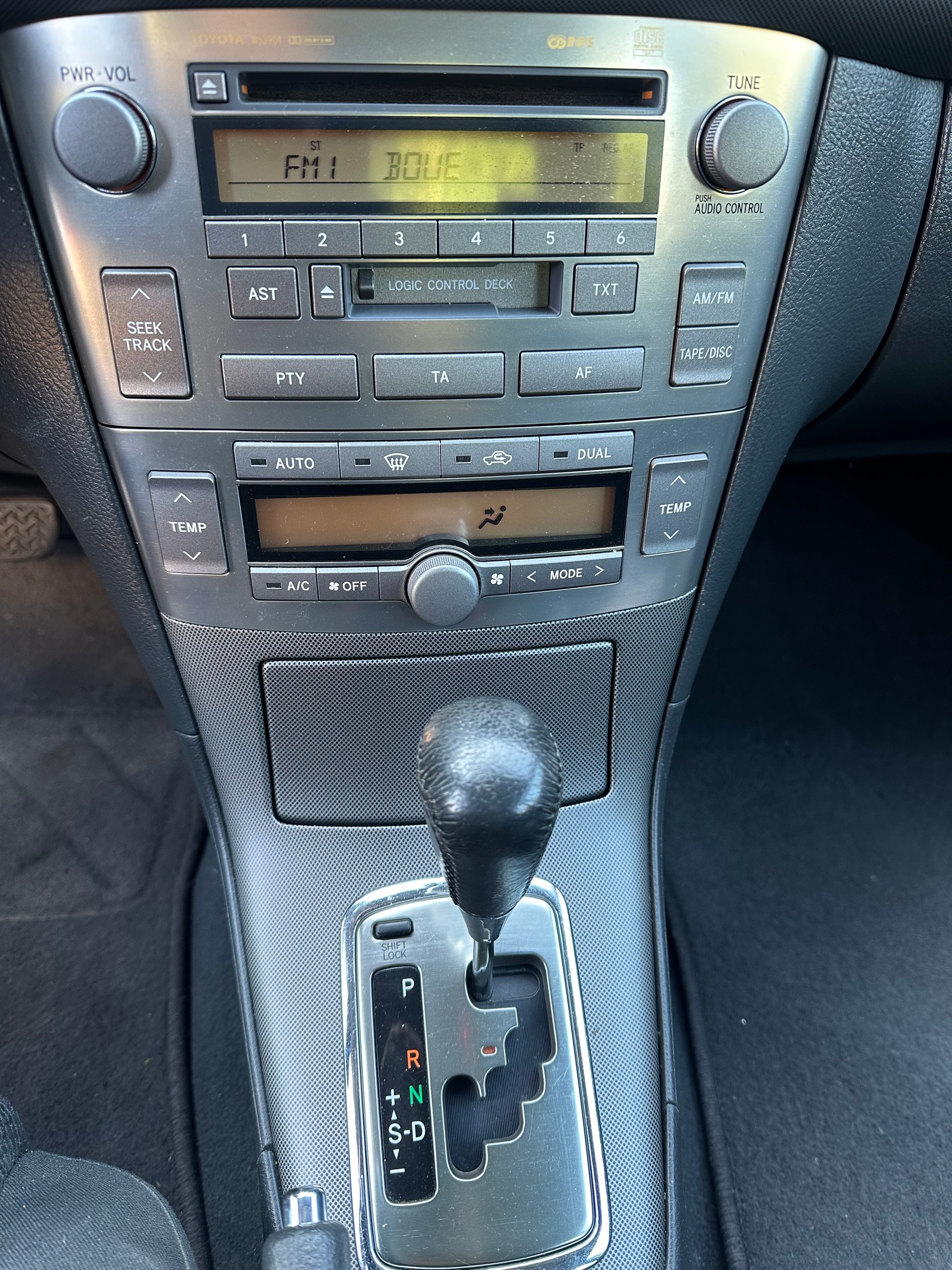 TOYOTA Avensis 2.0 D4 VVT-i Linea Sol Liftback-image-9