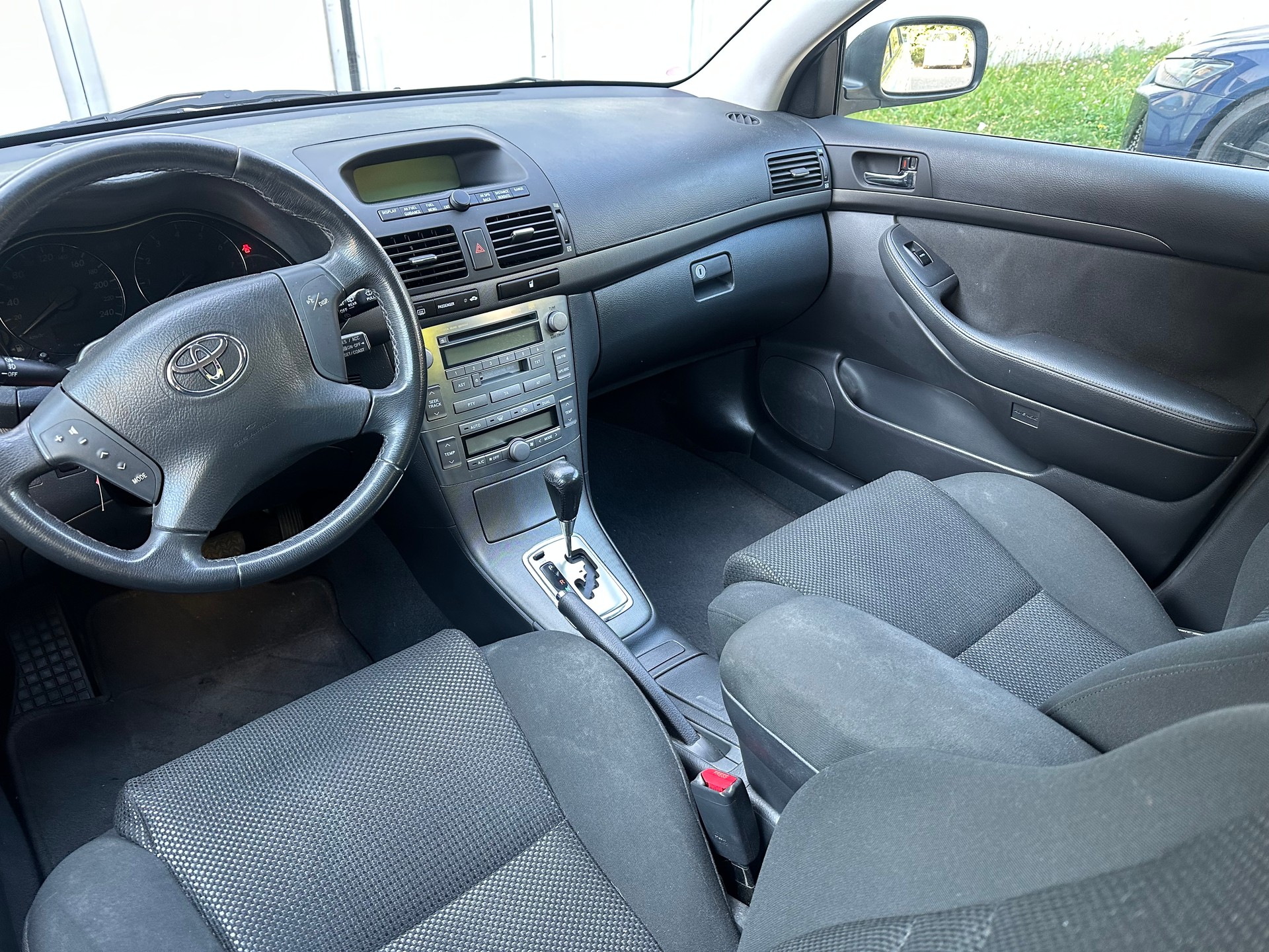 TOYOTA Avensis 2.0 D4 VVT-i Linea Sol Liftback-image-4