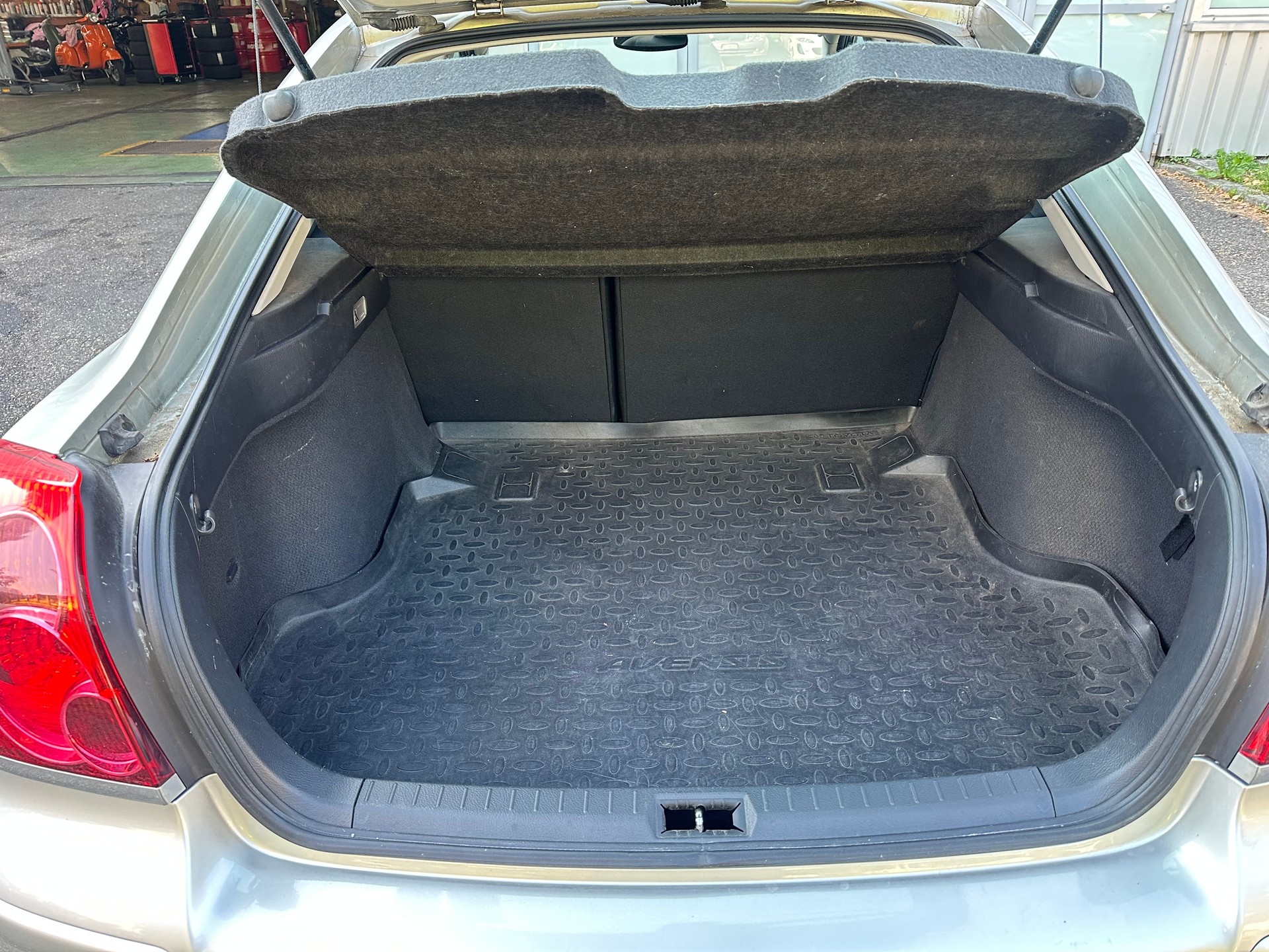 TOYOTA Avensis 2.0 D4 VVT-i Linea Sol Liftback-image-7