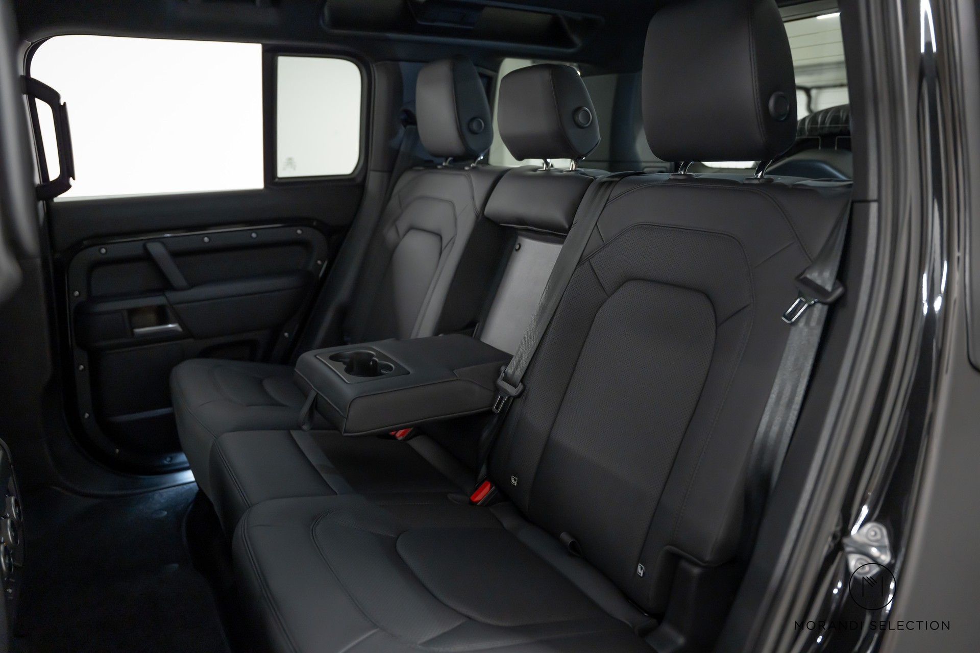 LAND ROVER Defender 110 3.0 D I6 250 X-Dynamic SE-image-15