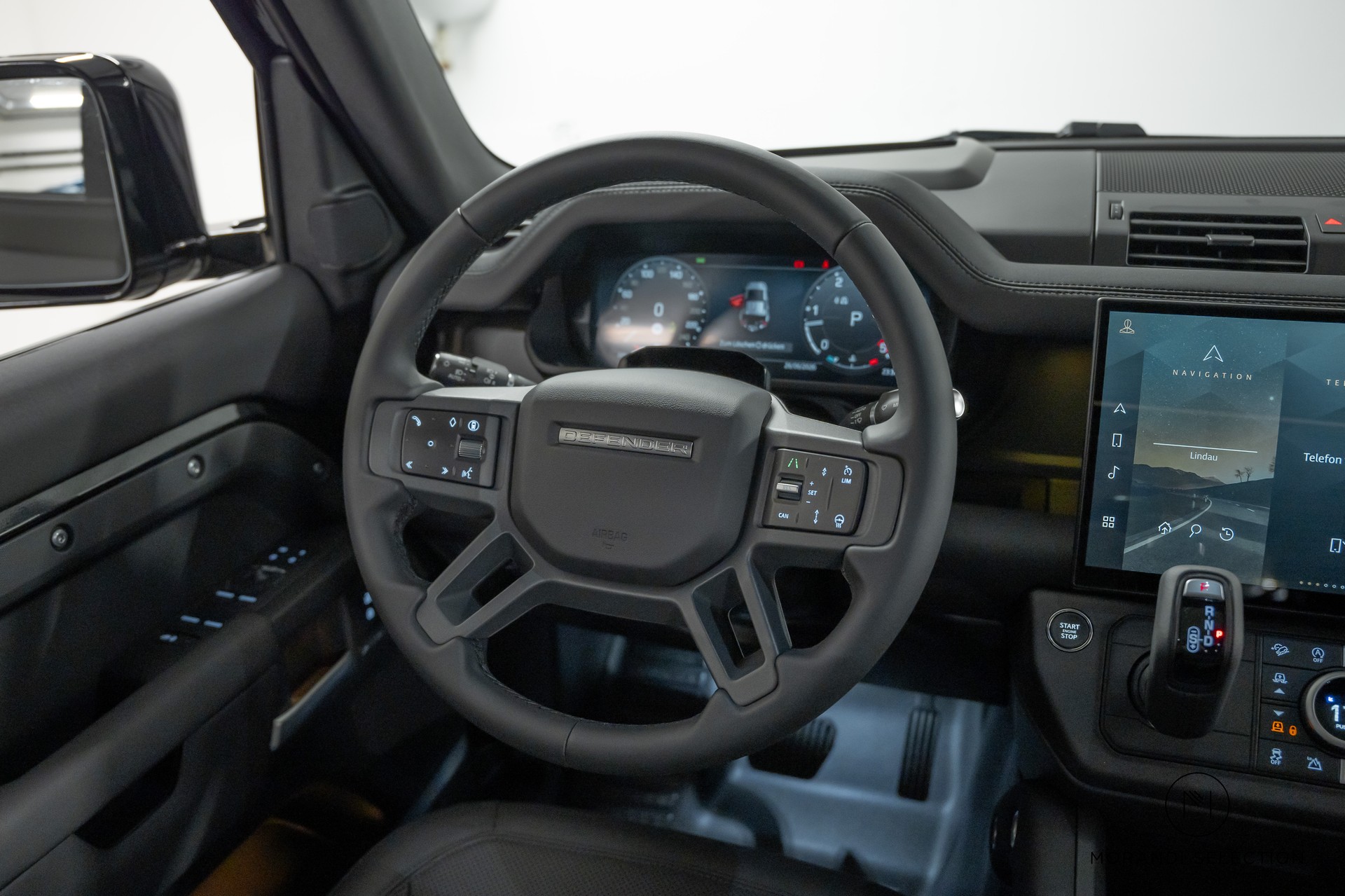 LAND ROVER Defender 110 3.0 D I6 250 X-Dynamic SE-image-18