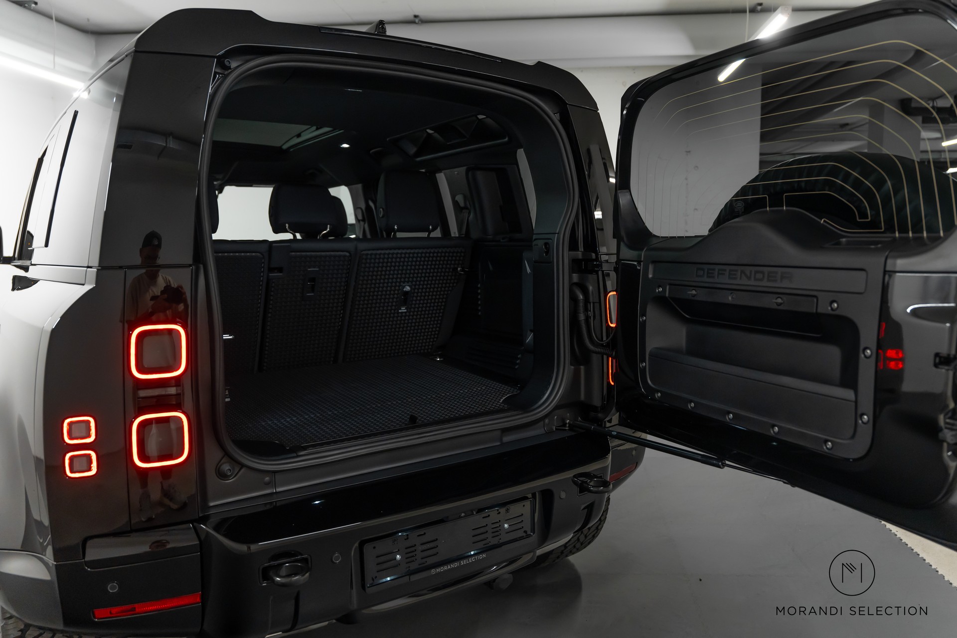 LAND ROVER Defender 110 3.0 D I6 250 X-Dynamic SE-image-10