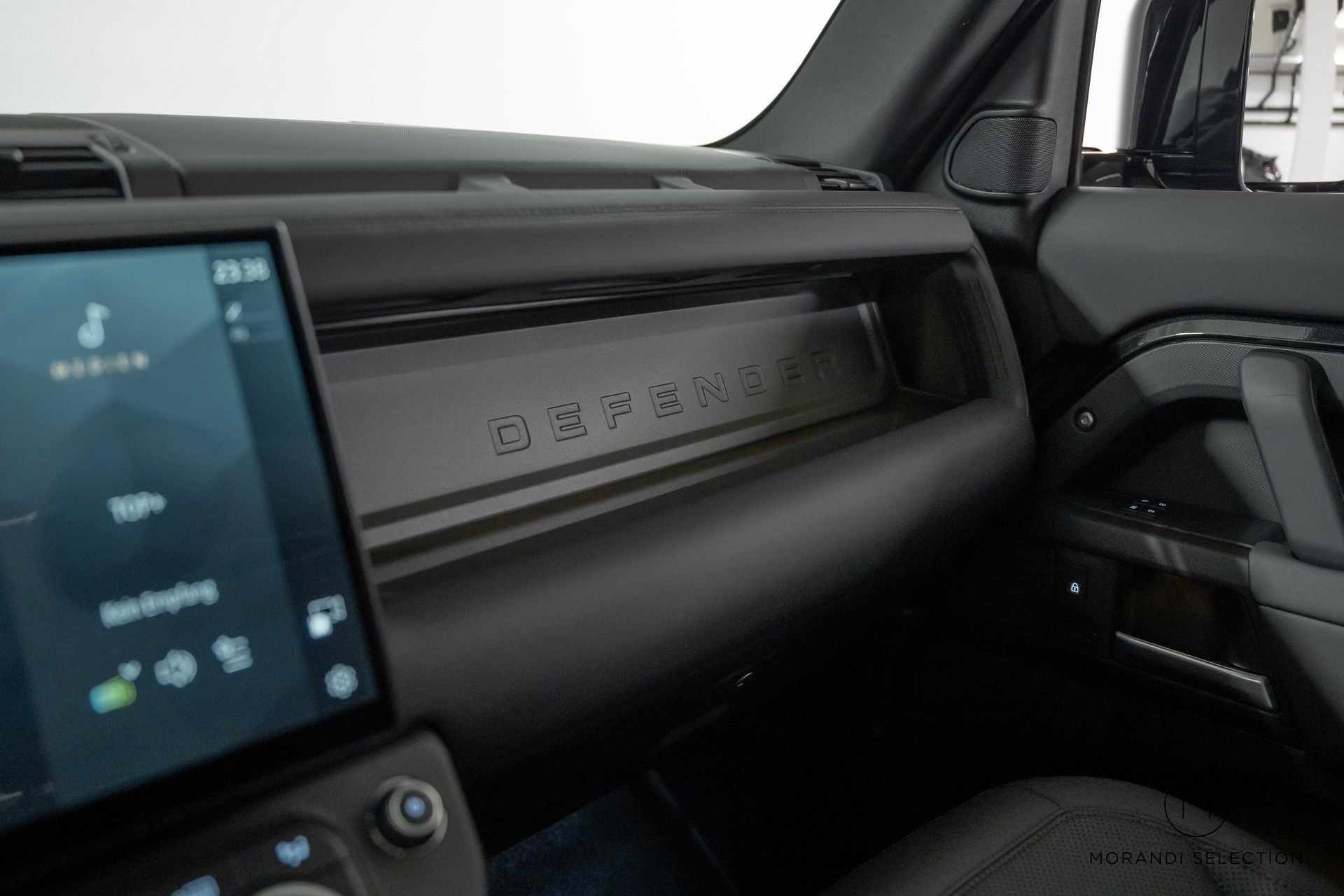 LAND ROVER Defender 110 3.0 D I6 250 X-Dynamic SE-image-28