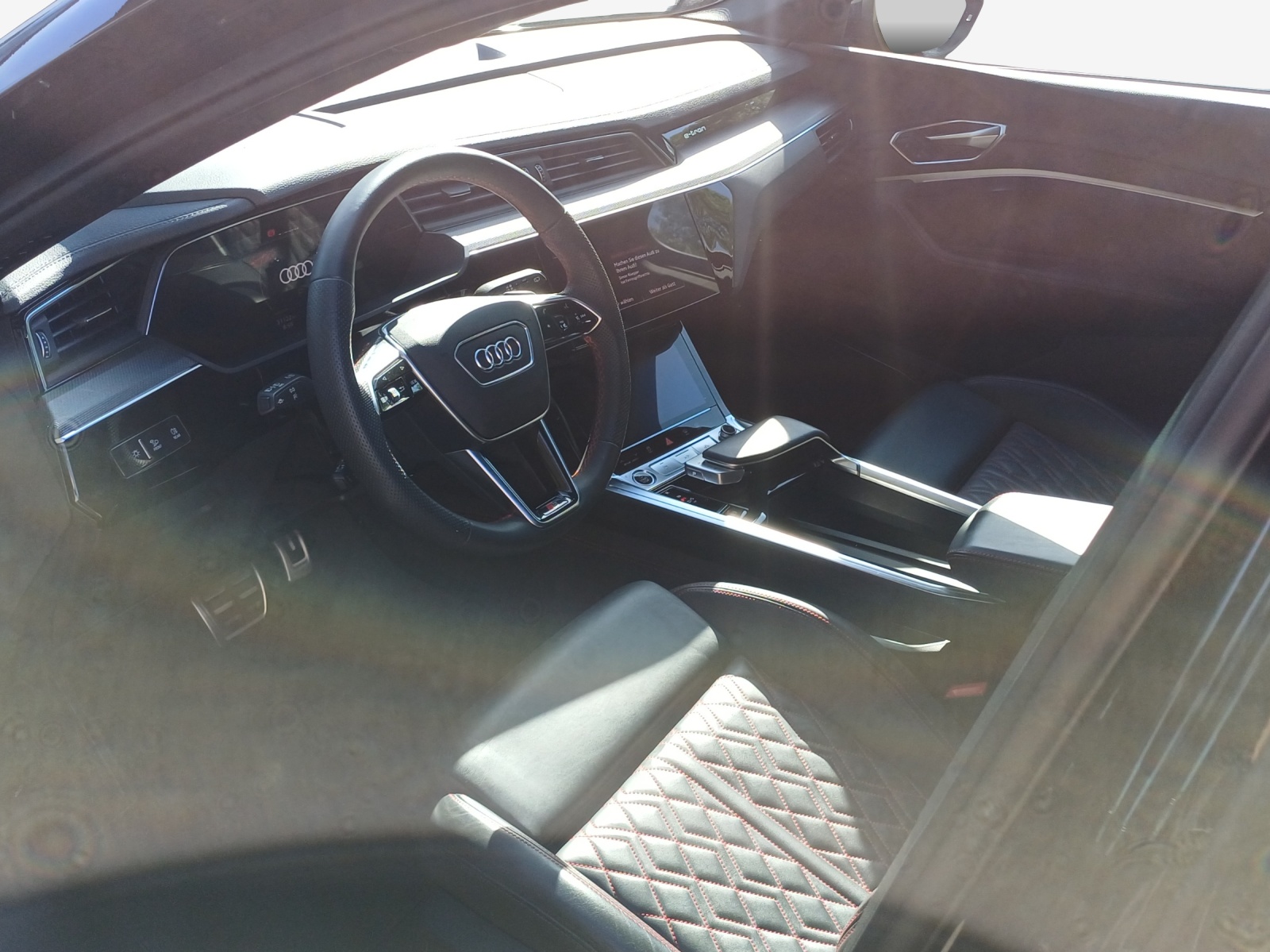 AUDI Q8 50 e-tron Black Edition quattro-image-8