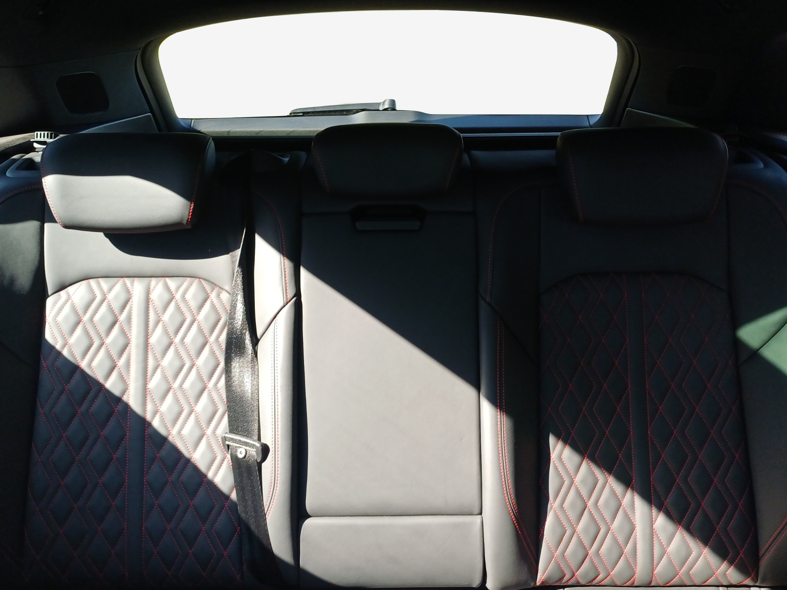 AUDI Q8 50 e-tron Black Edition quattro-image-12