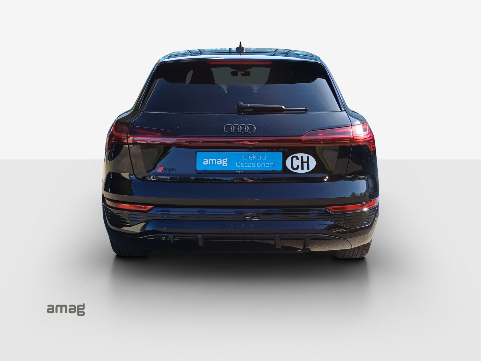 AUDI Q8 50 e-tron Black Edition quattro-image-4