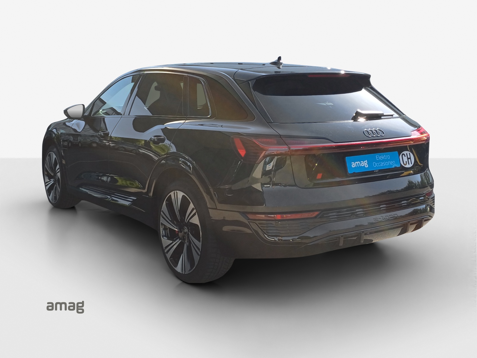 AUDI Q8 50 e-tron Black Edition quattro-showroom-element-2