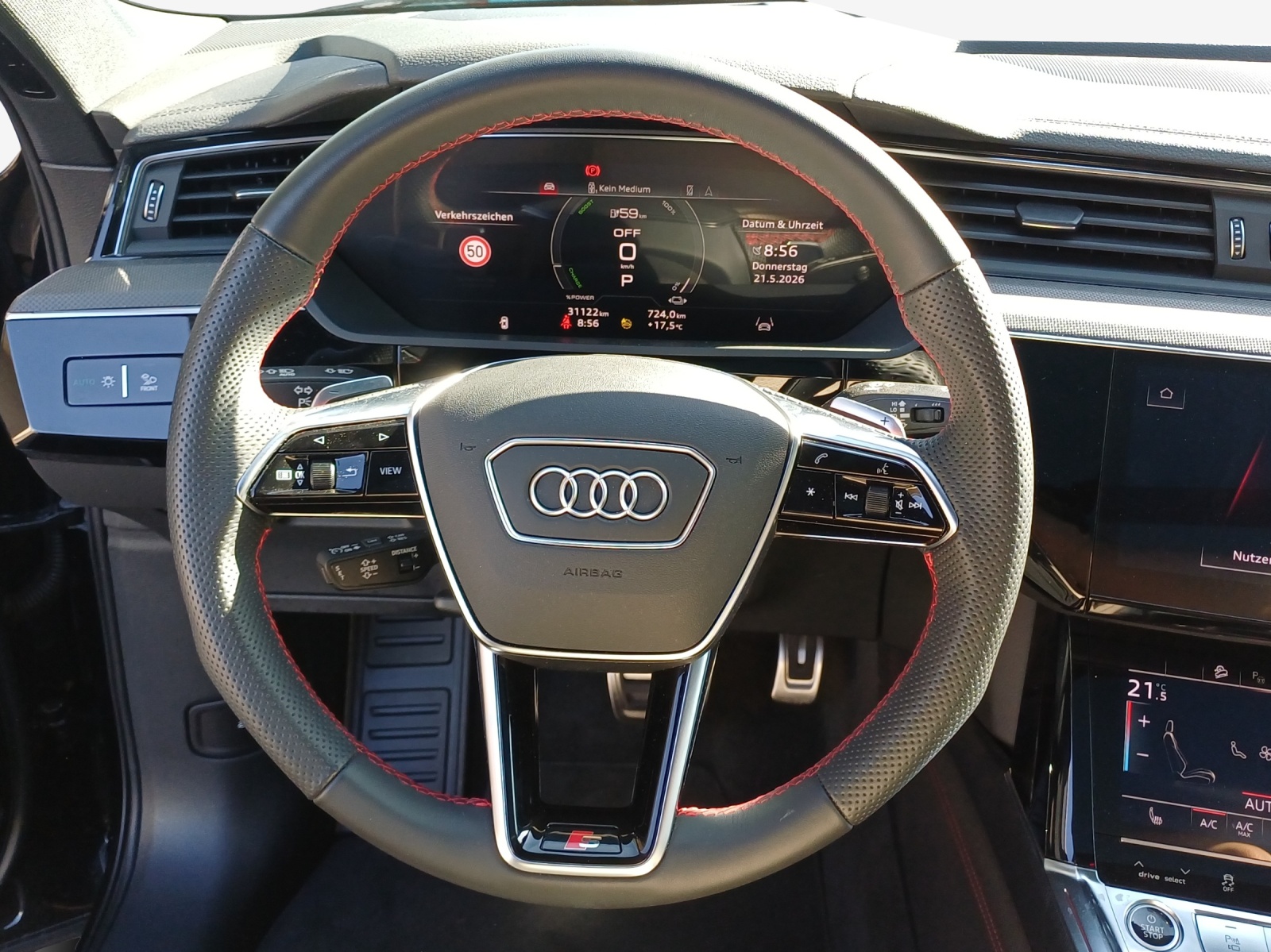 AUDI Q8 50 e-tron Black Edition quattro-image-10