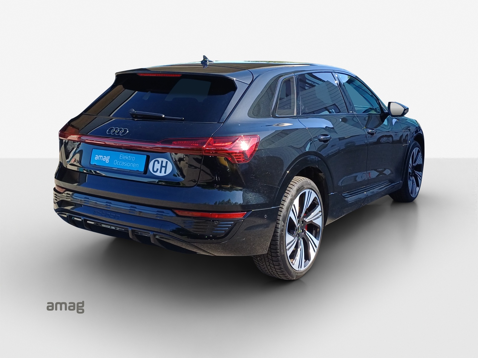 AUDI Q8 50 e-tron Black Edition quattro-image-5