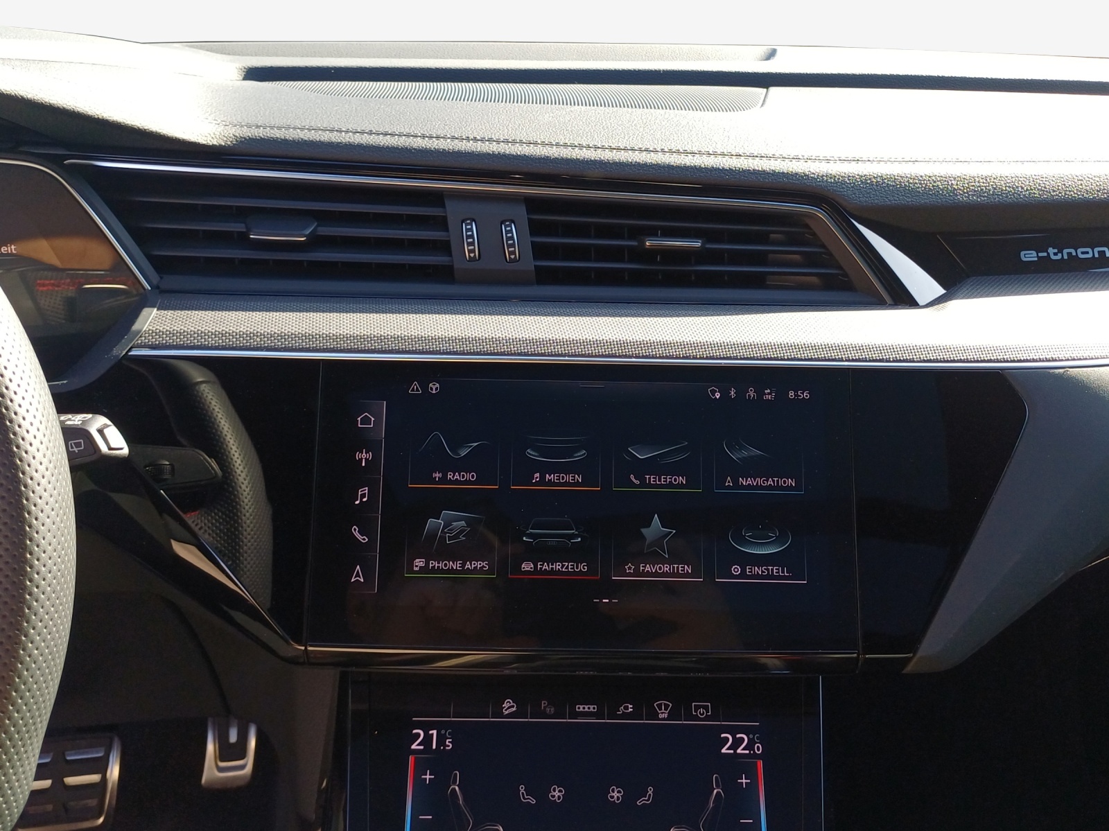 AUDI Q8 50 e-tron Black Edition quattro-image-11