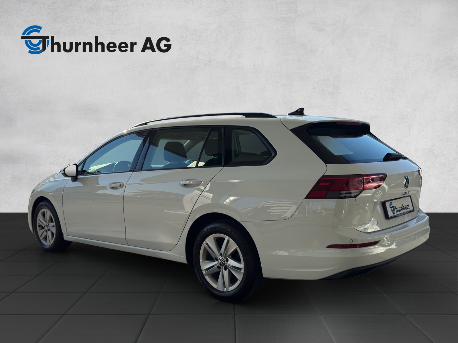 VW Golf Variant 1.0 eTSI mHEV Life DSG-image-3
