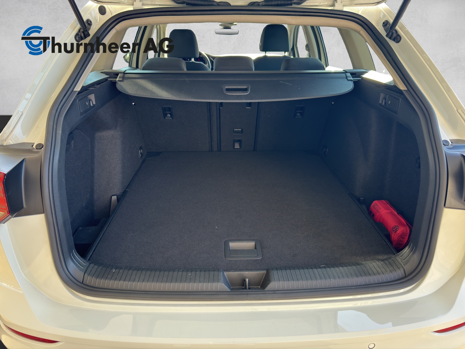 VW Golf Variant 1.0 eTSI mHEV Life DSG-image-12