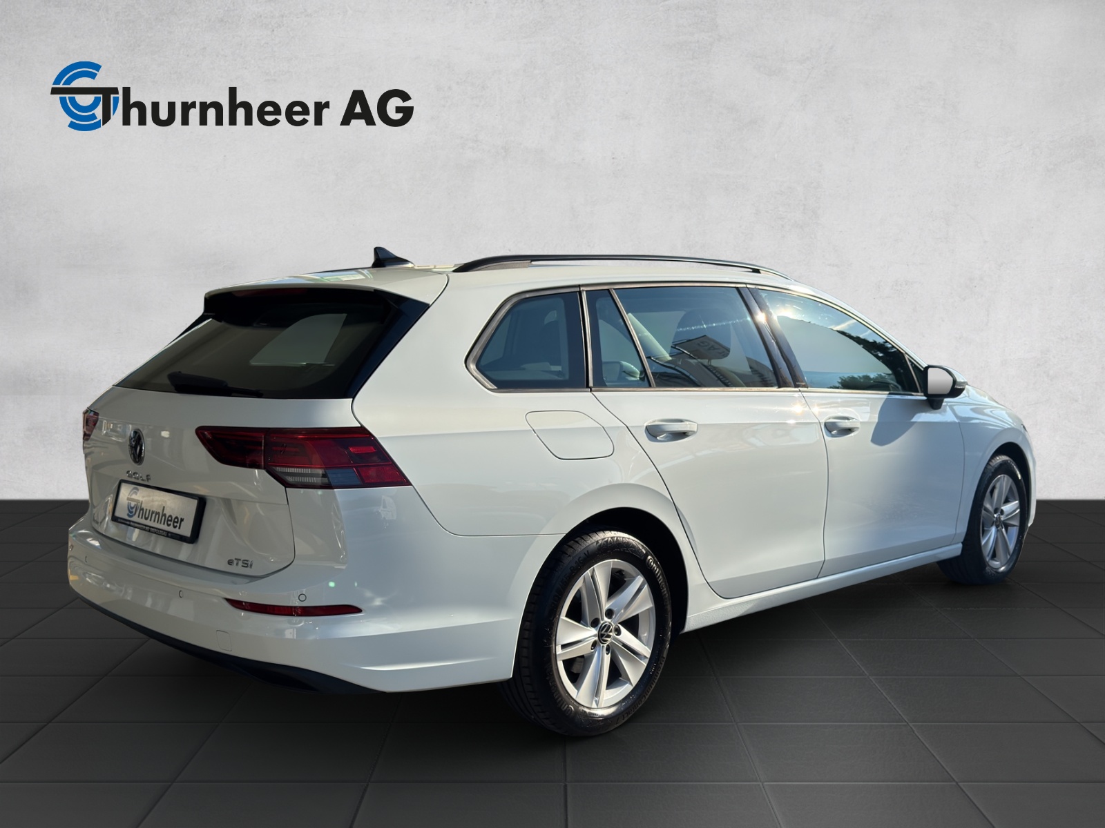 VW Golf Variant 1.0 eTSI mHEV Life DSG-image-5