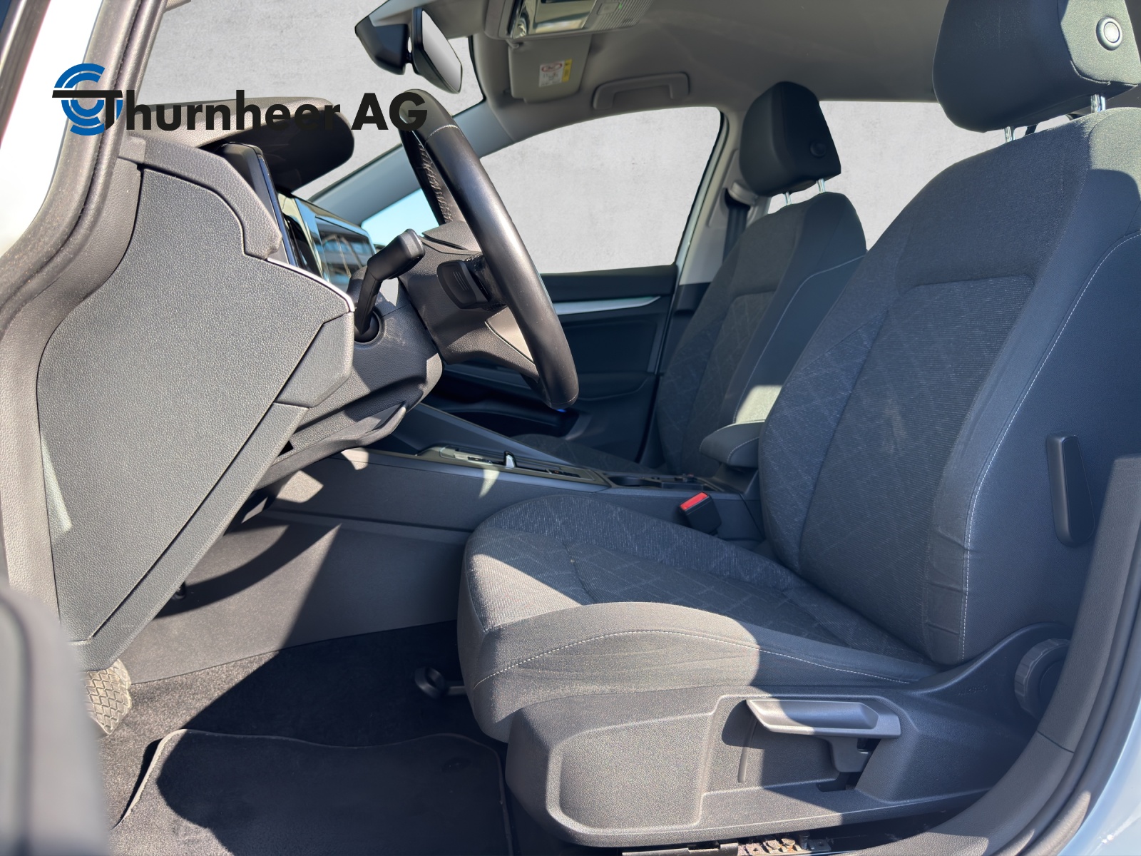 VW Golf Variant 1.0 eTSI mHEV Life DSG-image-8