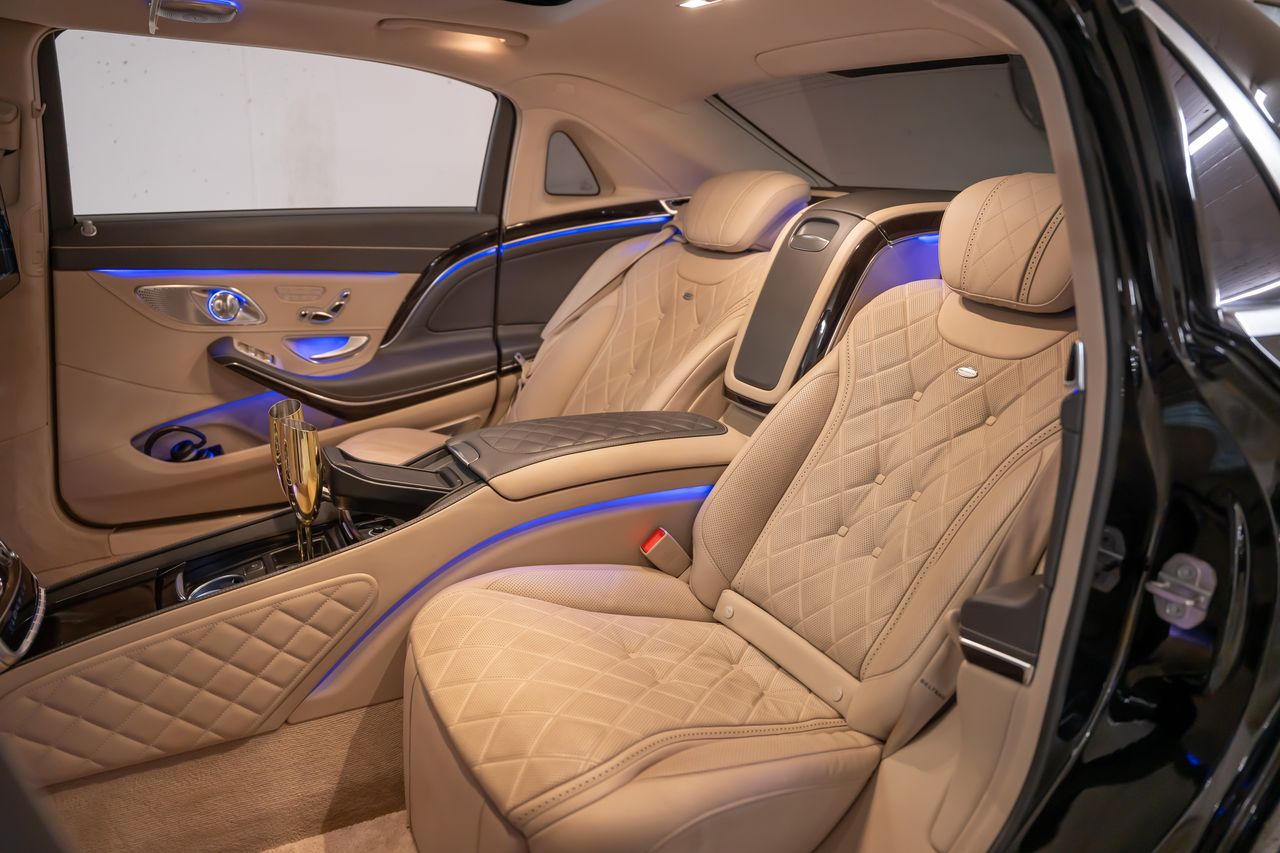 MERCEDES-BENZ S 560 Maybach 4Matic 9G-Tronic-image-11