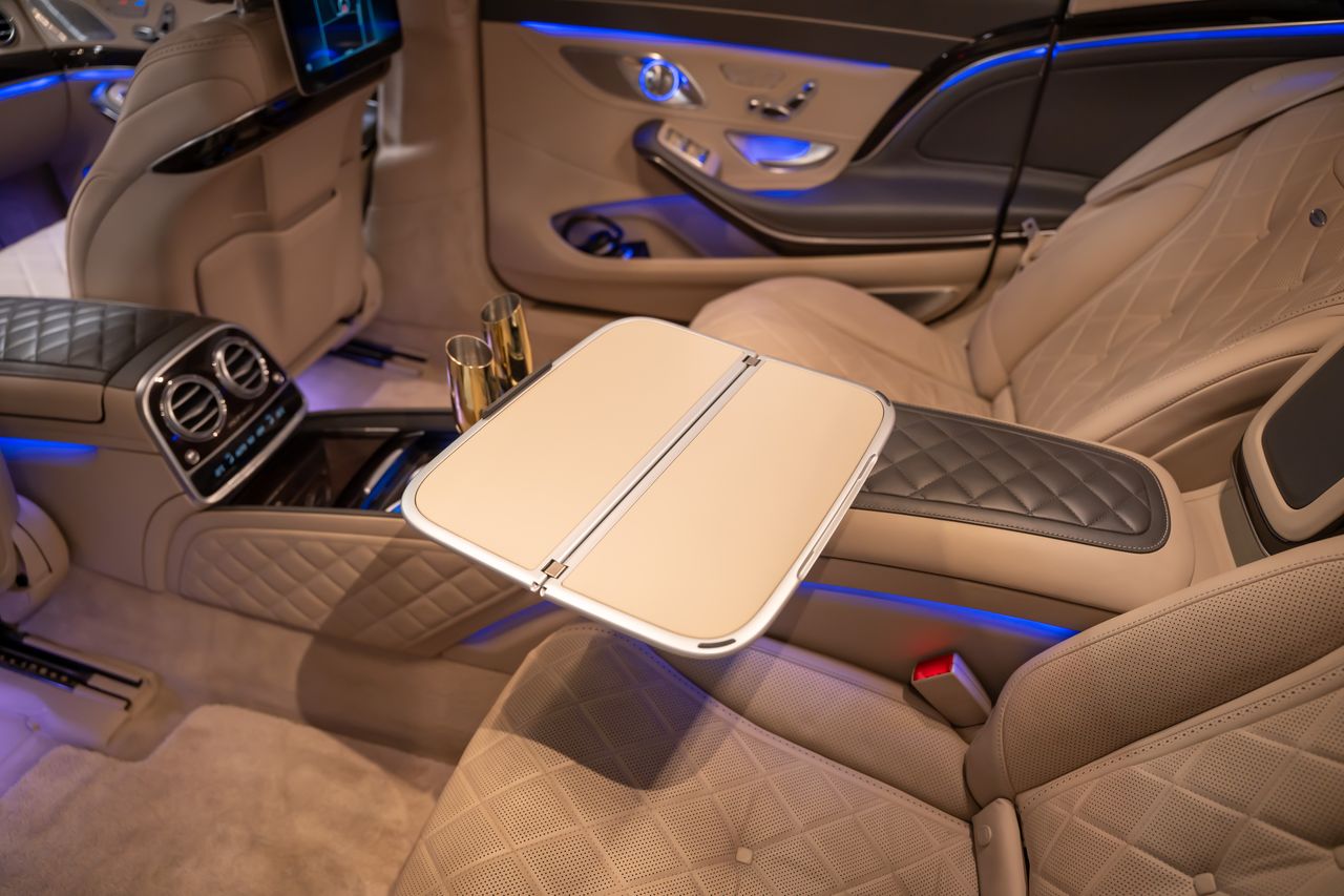 MERCEDES-BENZ S 560 Maybach 4Matic 9G-Tronic-image-10