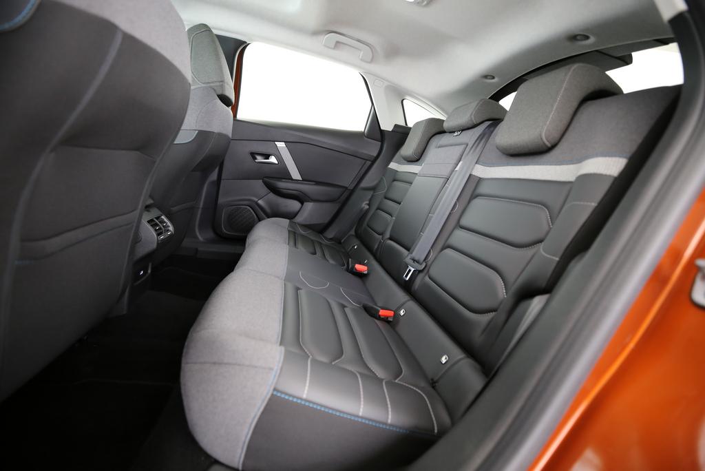 CITROEN C4 1.2 PureTech Shine-image-8