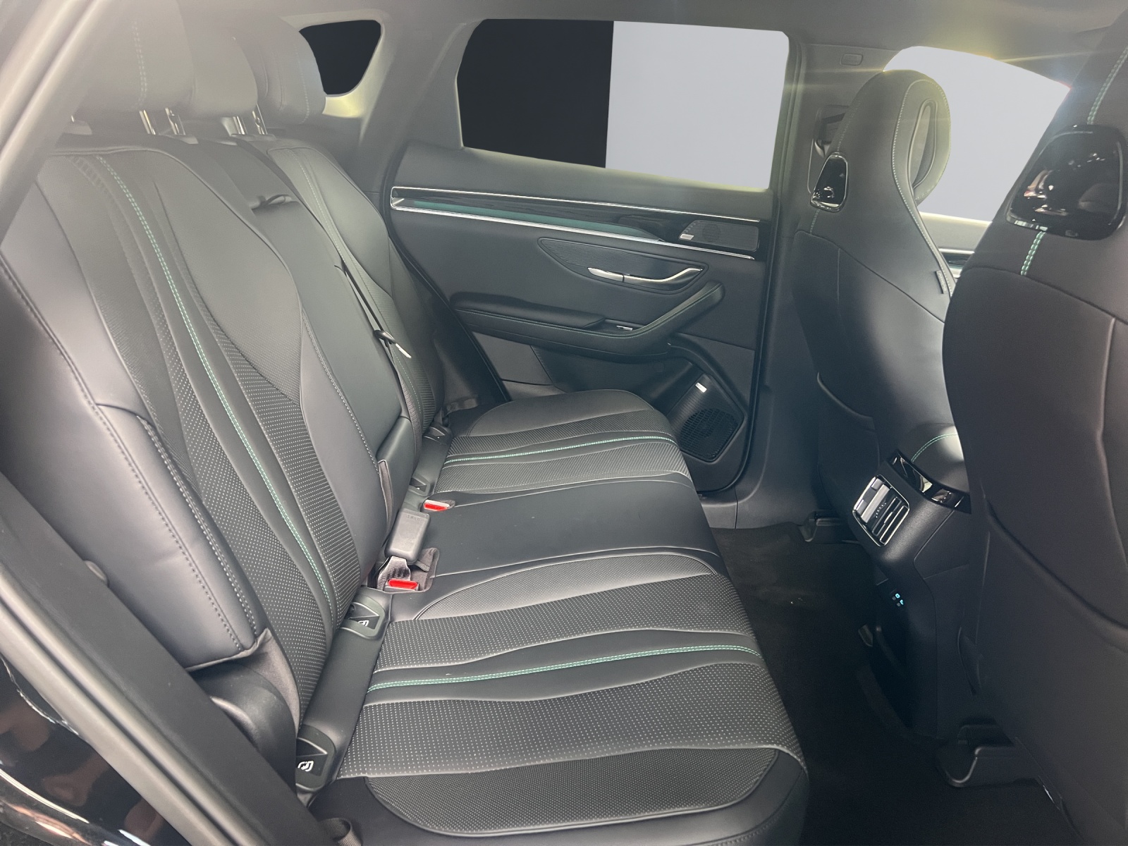 BYD Seal U DM-i Design AWD-image-13