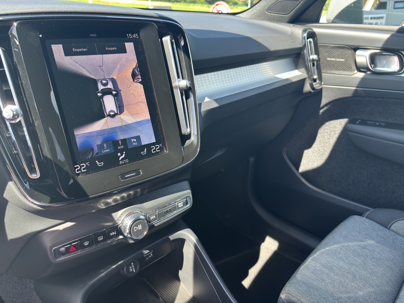 VOLVO XC40 1.5 T5 PiH Plus Bright-image-6