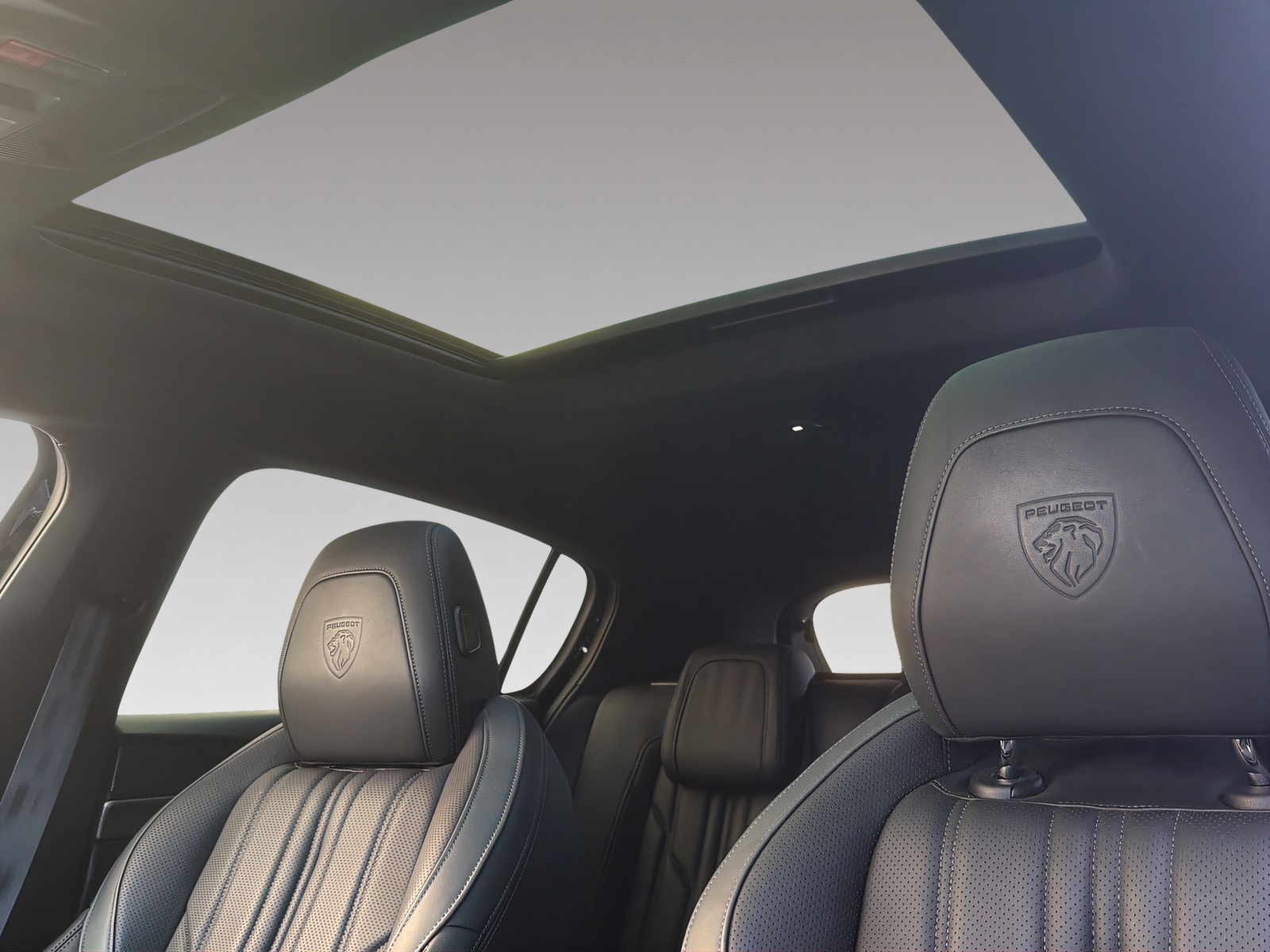 PEUGEOT 308 1.2 PureTech GT Pack-image-5