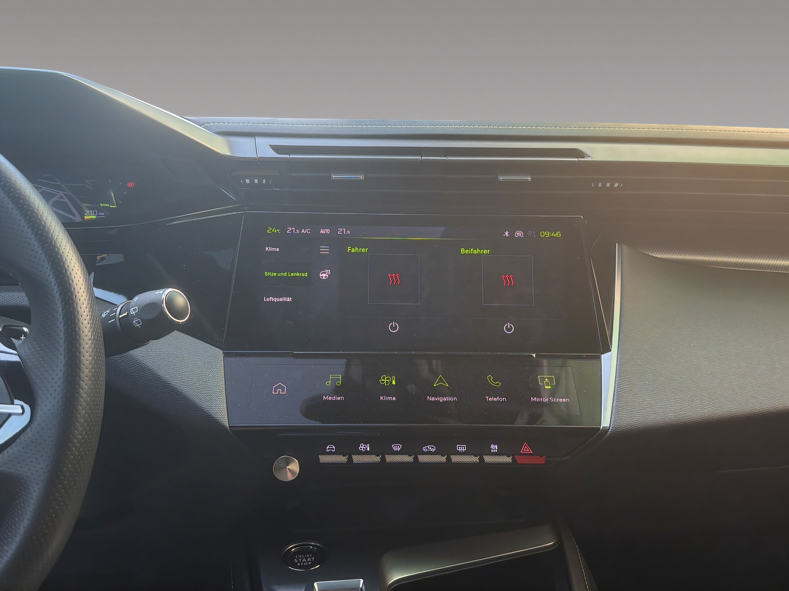 PEUGEOT 308 1.2 PureTech GT Pack-image-13