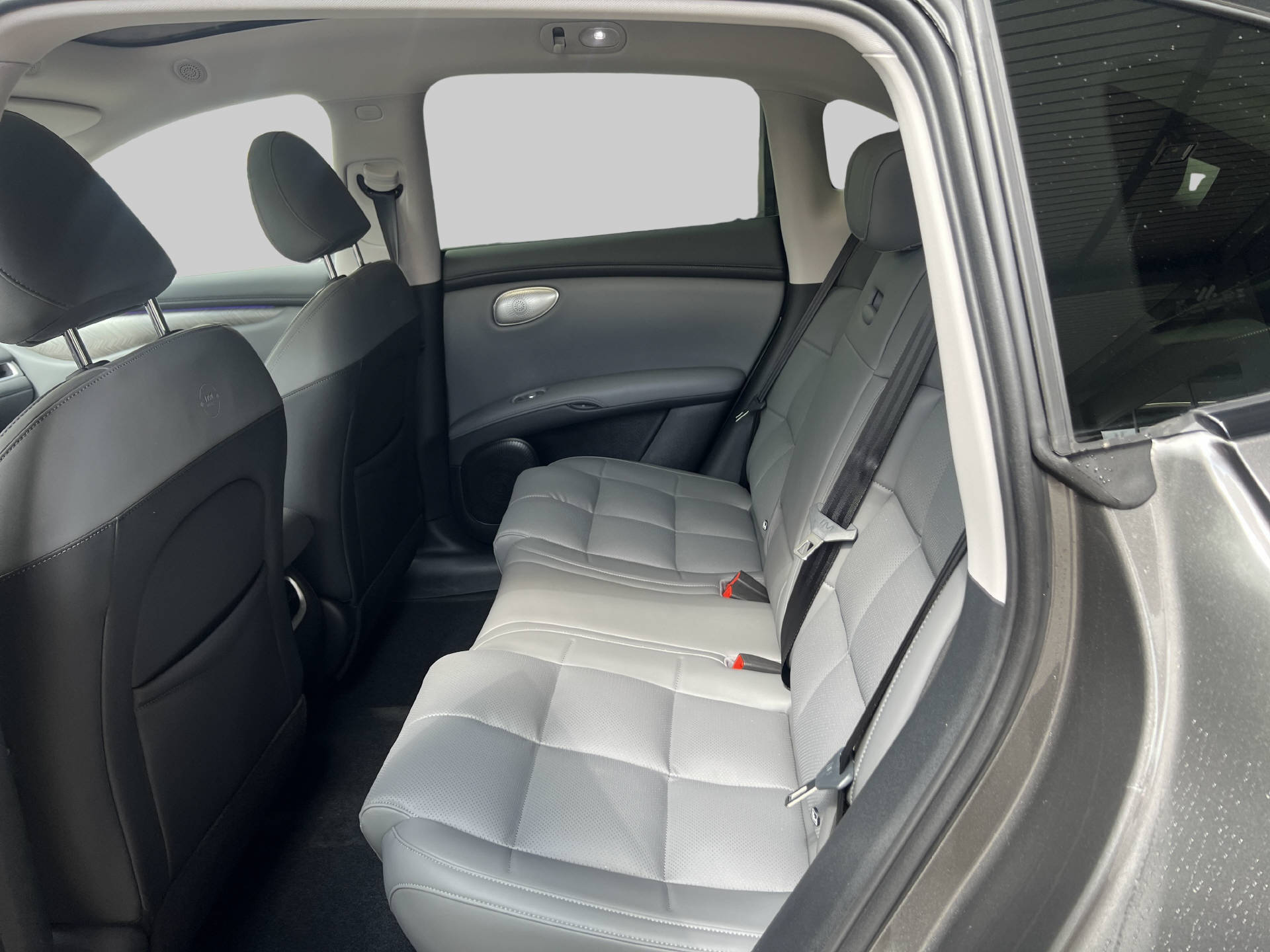 MG IM6 100 kWh Performance 21 4WD-image-8