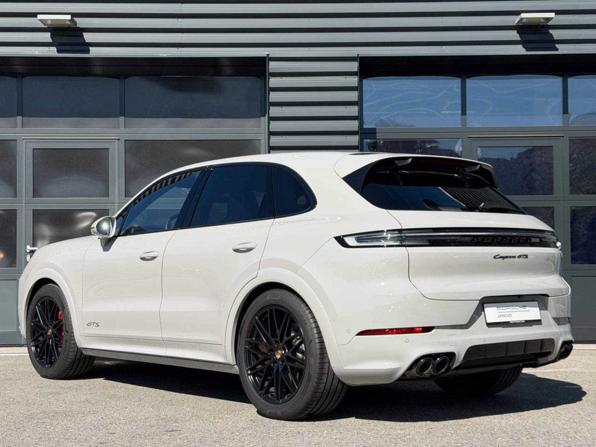 PORSCHE Cayenne GTS-image-2