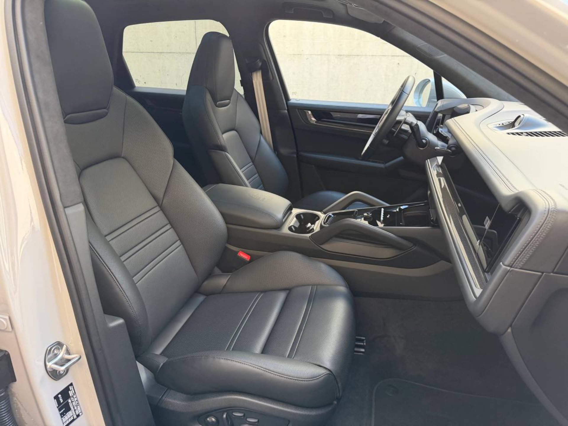 PORSCHE Cayenne GTS-image-17