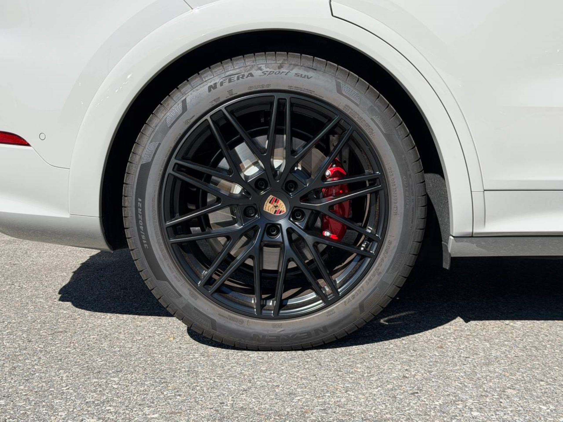 PORSCHE Cayenne GTS-image-11