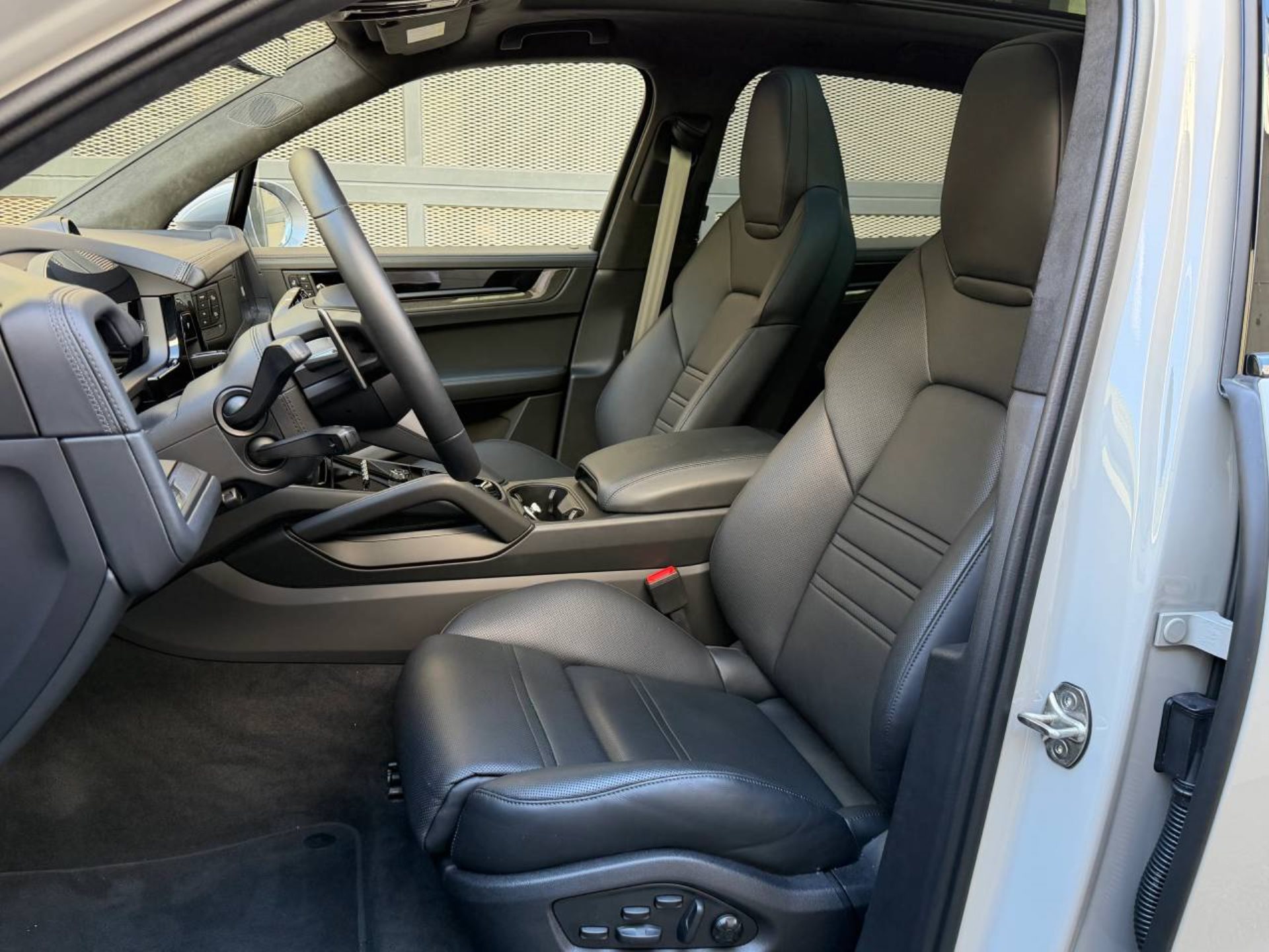 PORSCHE Cayenne GTS-image-16