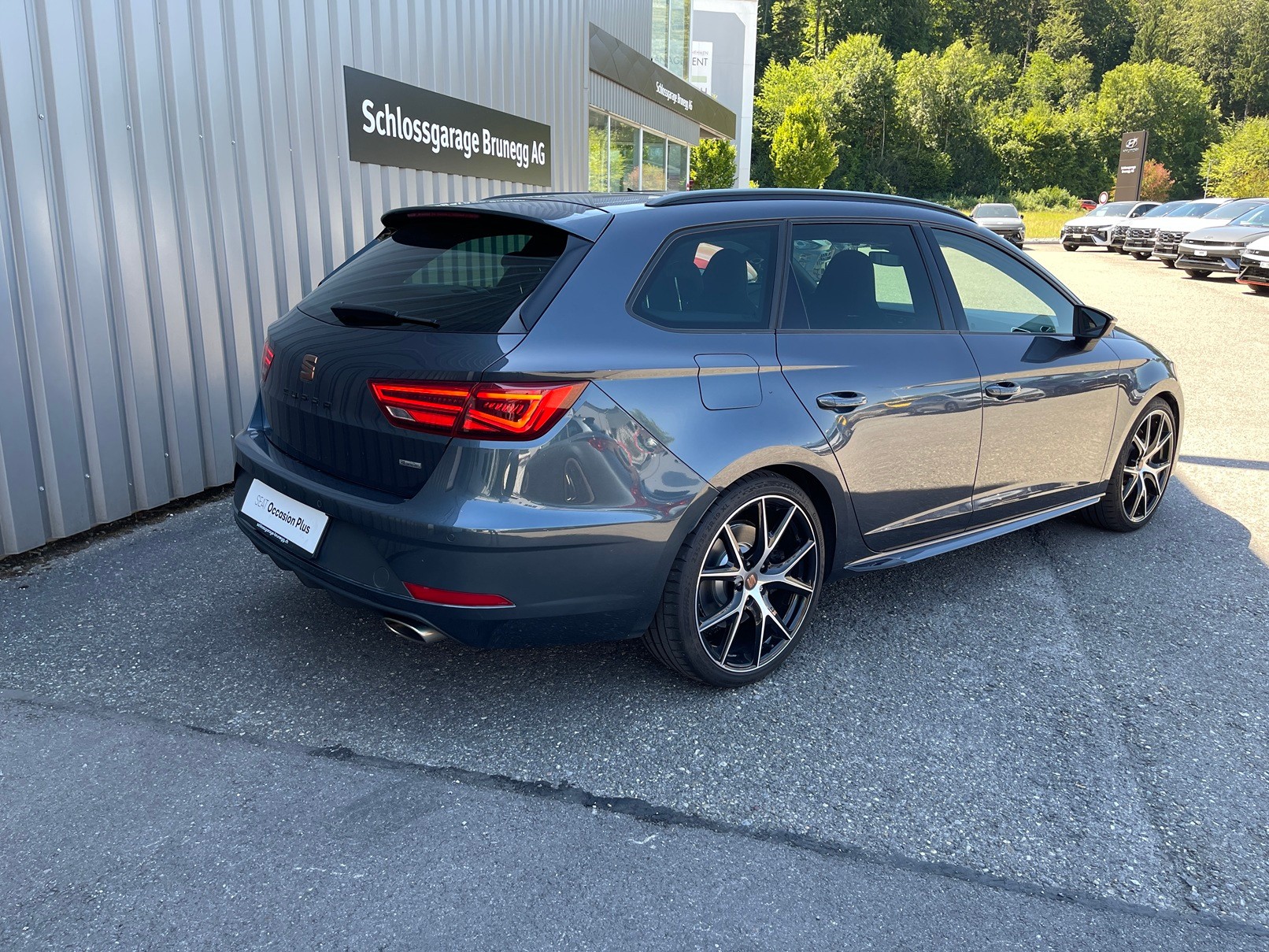 SEAT Leon ST 2.0 TSI Swiss Cupra 300 4 Drive DSG-image-2