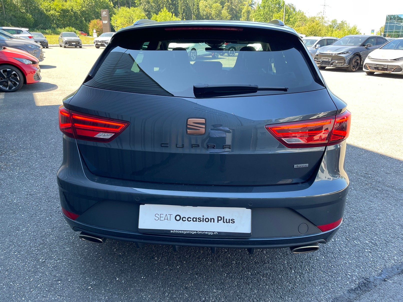 SEAT Leon ST 2.0 TSI Swiss Cupra 300 4 Drive DSG-image-3