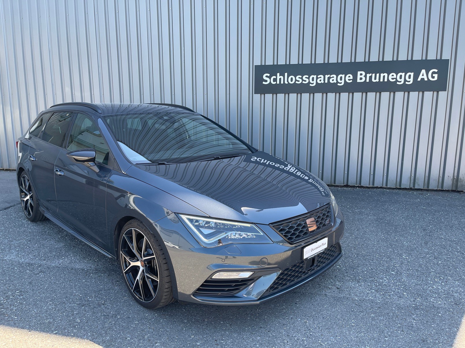 SEAT Leon ST 2.0 TSI Swiss Cupra 300 4 Drive DSG-image-0