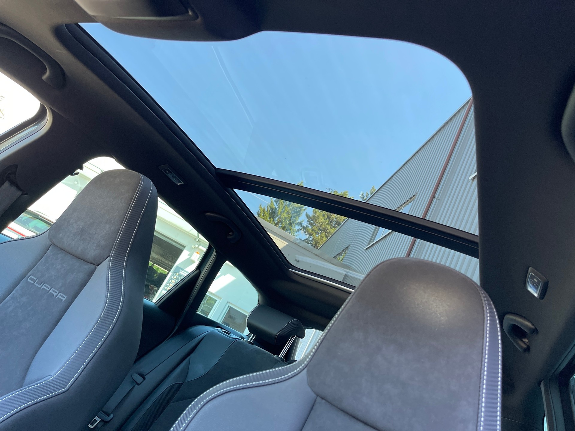 SEAT Leon ST 2.0 TSI Swiss Cupra 300 4 Drive DSG-image-7