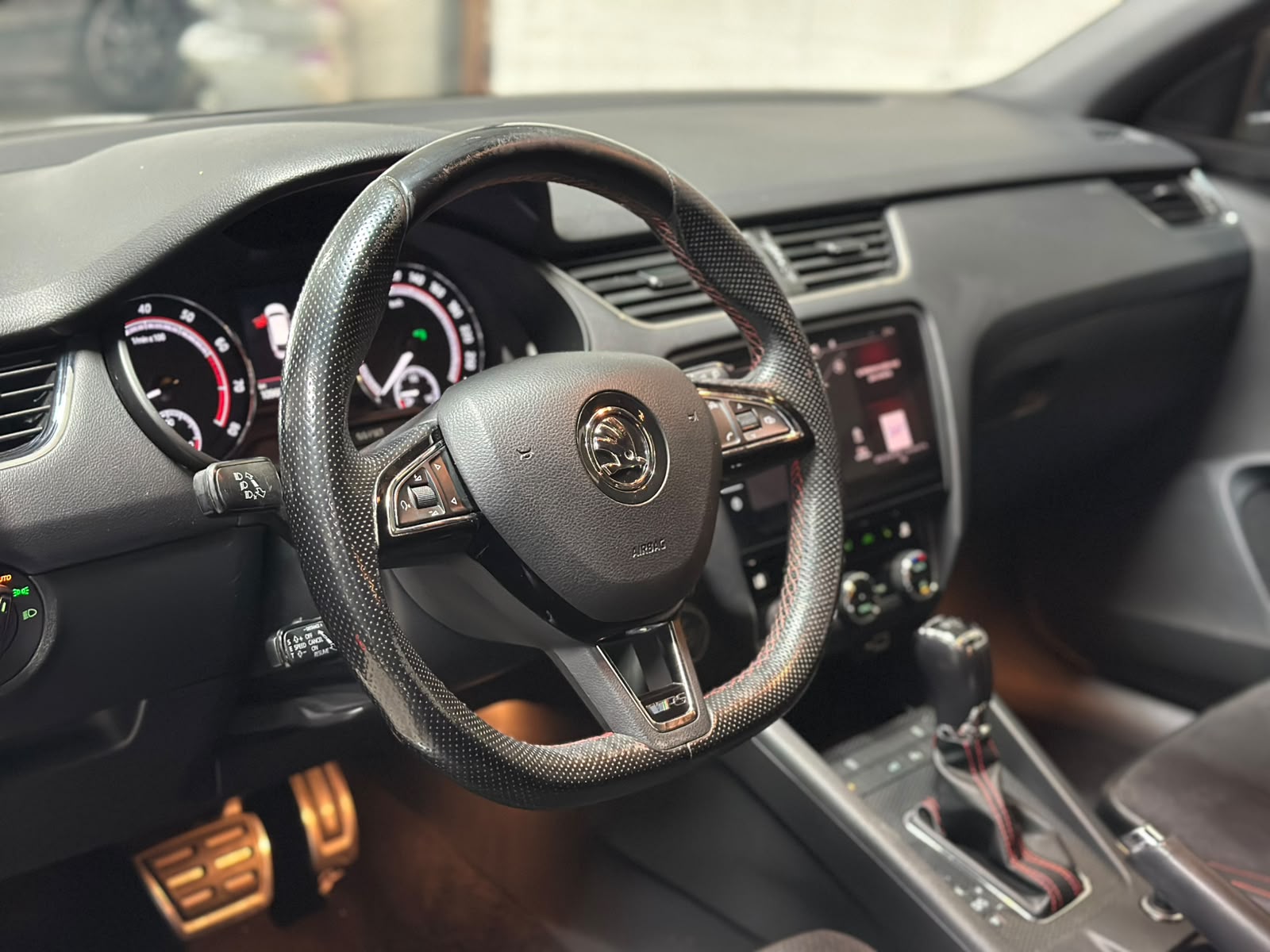 SKODA Octavia Combi 2.0 TSI RS DSG-image-9