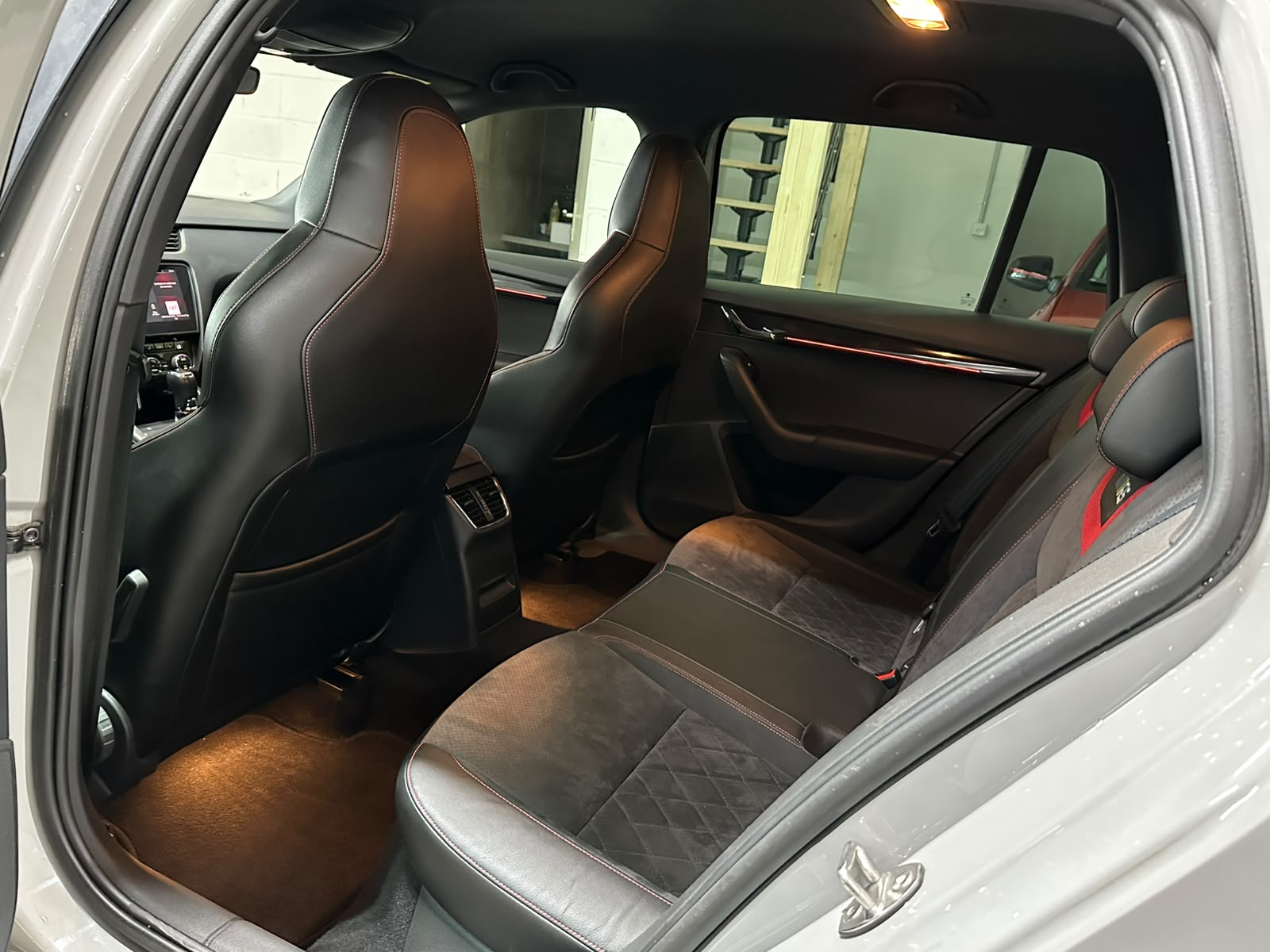 SKODA Octavia Combi 2.0 TSI RS DSG-image-6