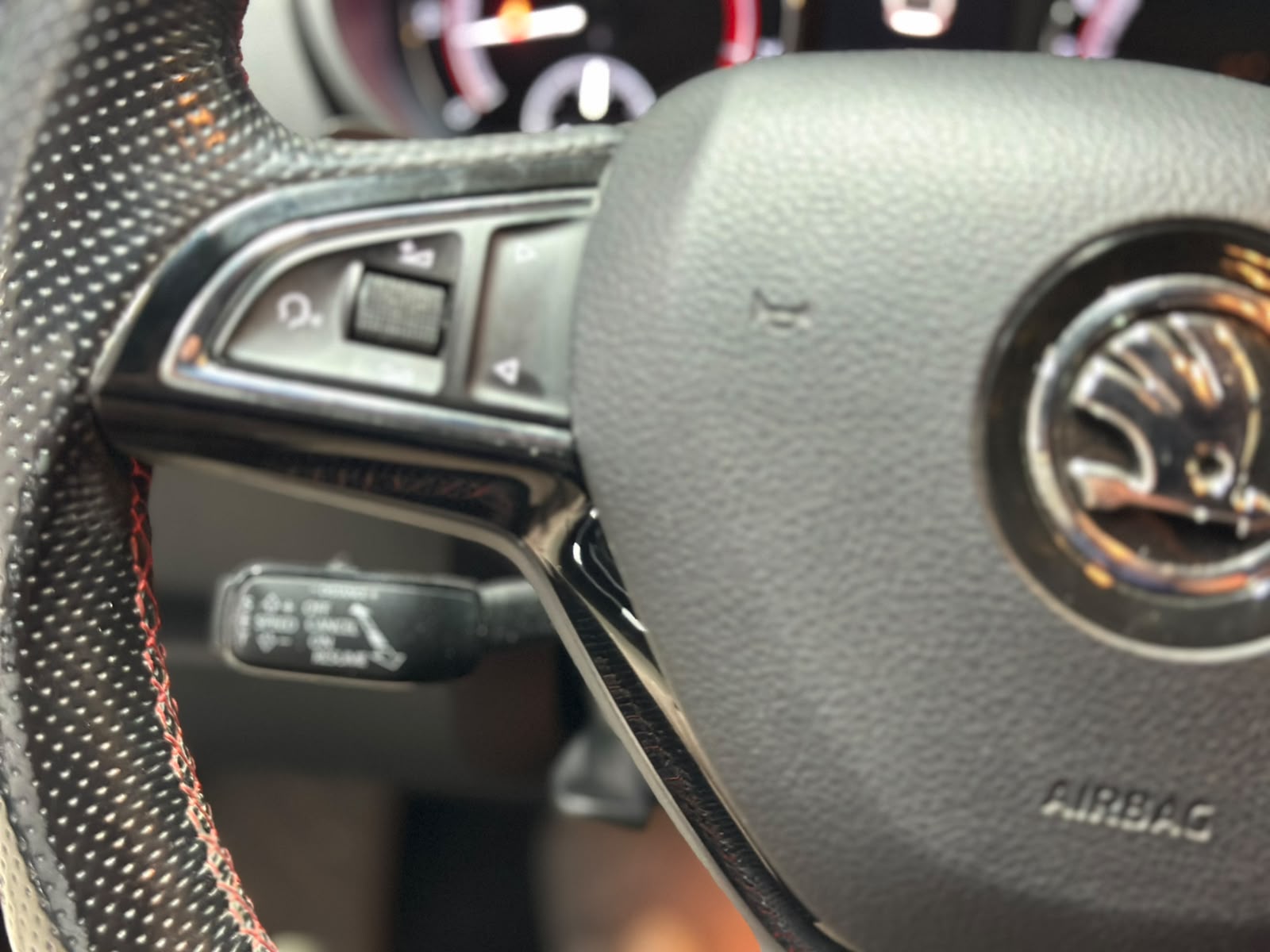 SKODA Octavia Combi 2.0 TSI RS DSG-image-10