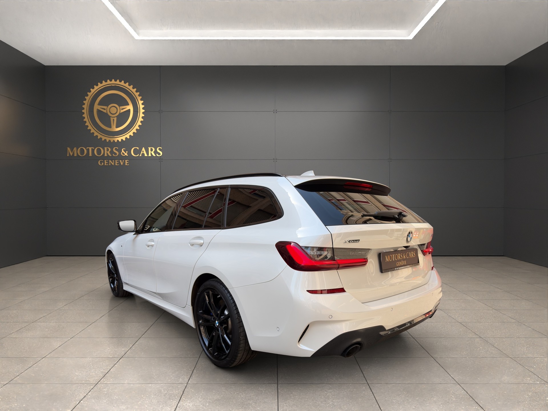 BMW 330d xDrive 48V Touring M Sport Steptronic-image-7