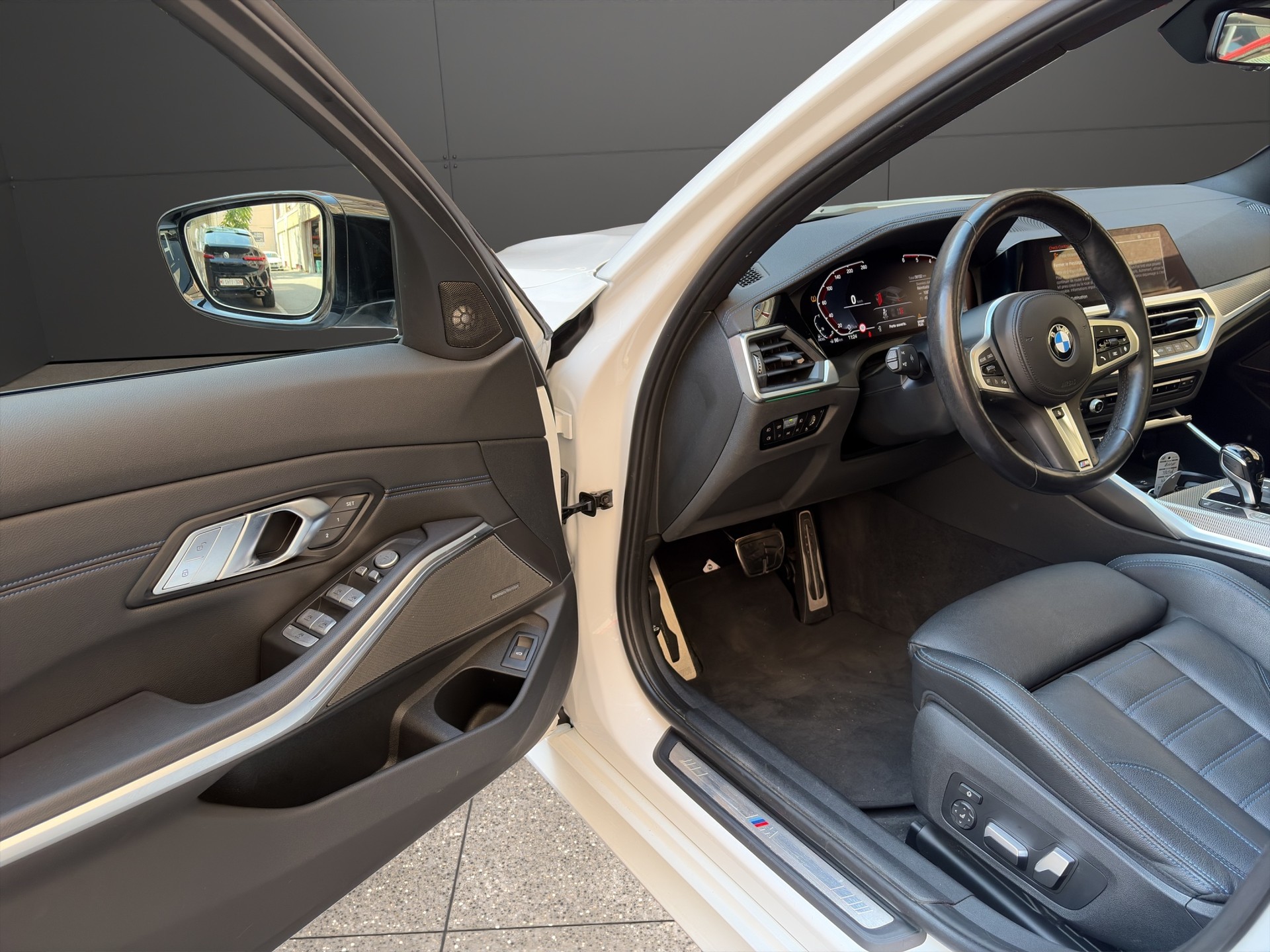 BMW 330d xDrive 48V Touring M Sport Steptronic-image-9