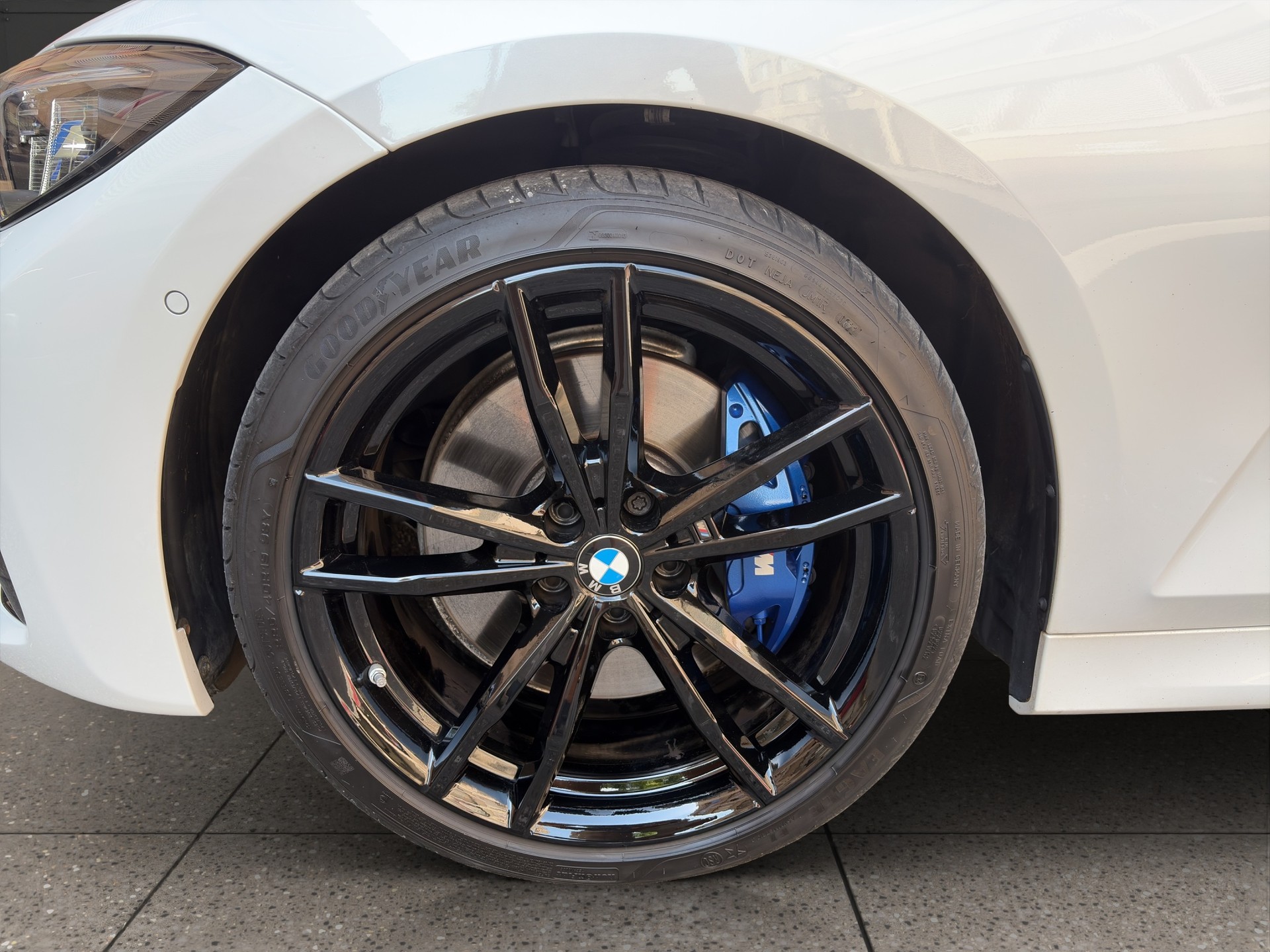 BMW 330d xDrive 48V Touring M Sport Steptronic-image-8