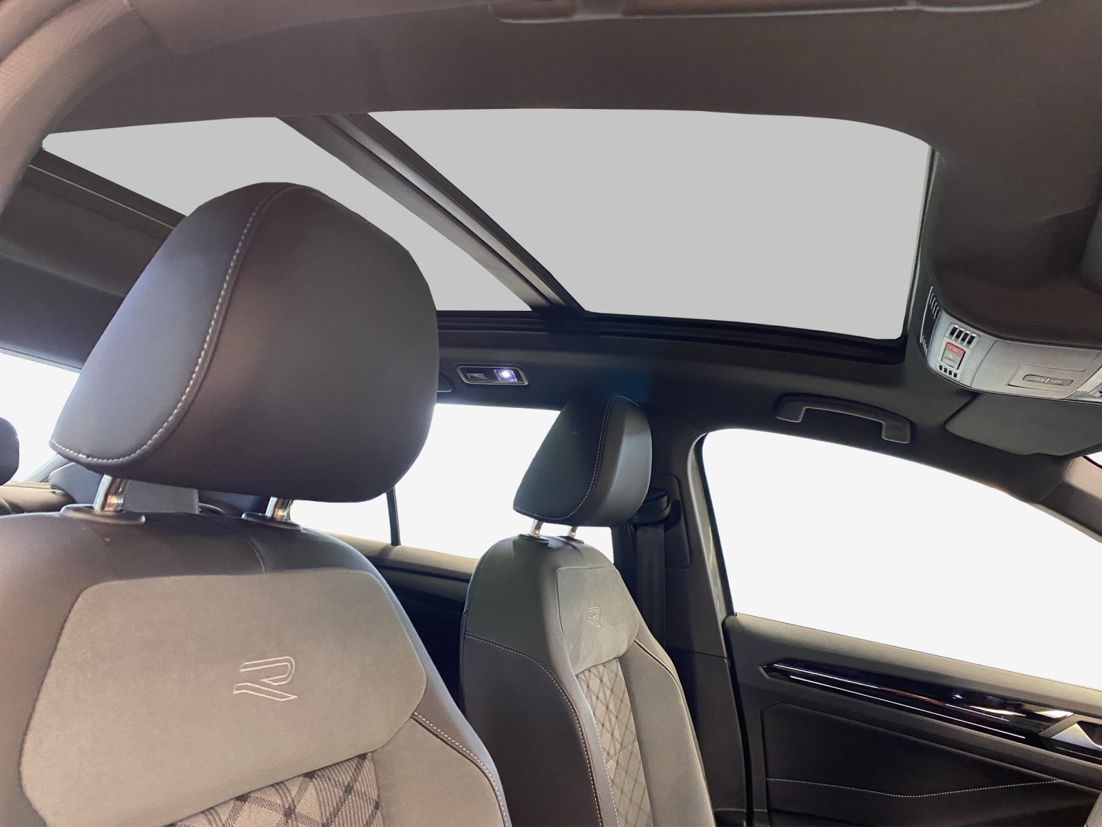 VW T-Roc 2.0 TSI R-Line DSG 4Motion-image-13