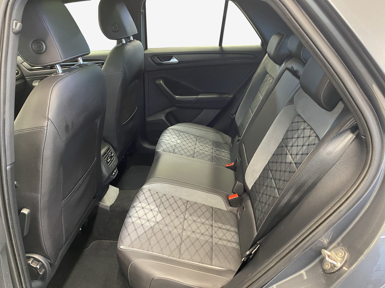 VW T-Roc 2.0 TSI R-Line DSG 4Motion-image-11