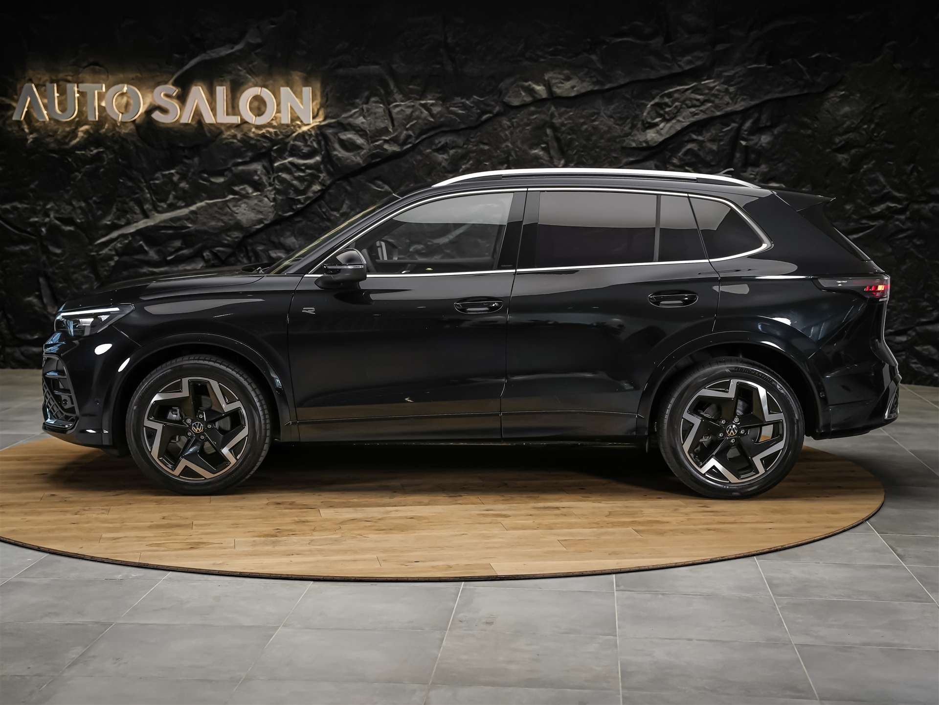 VW Tiguan 1.5 TSI evo2 mHEV R-Line DSG *Abstandsregler*Massage*Lenkradheizung*-image-1
