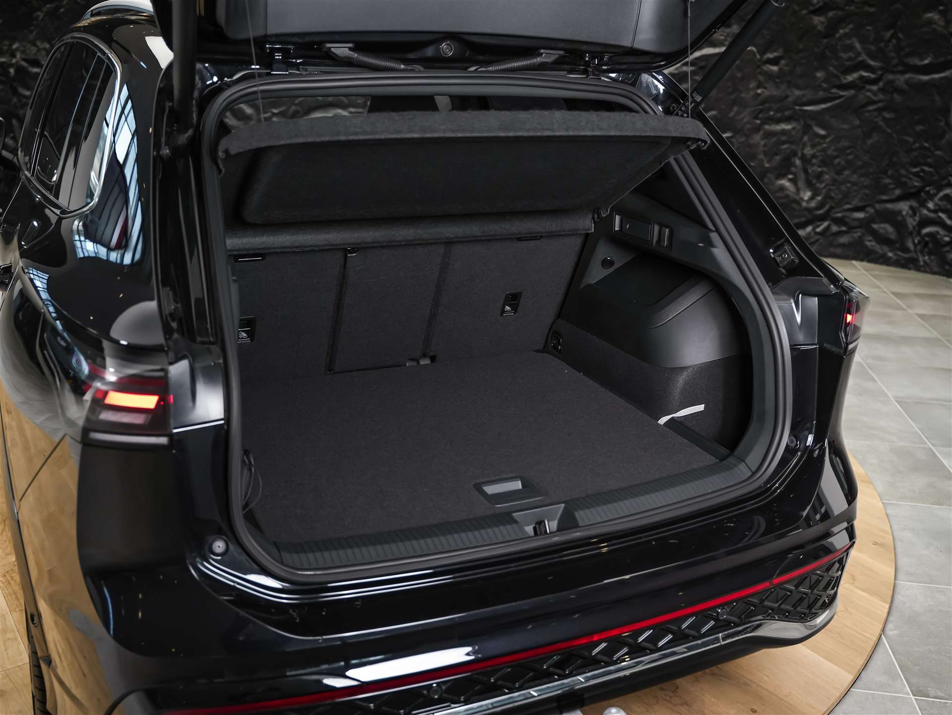 VW Tiguan 1.5 TSI evo2 mHEV R-Line DSG *Abstandsregler*Massage*Lenkradheizung*-image-41
