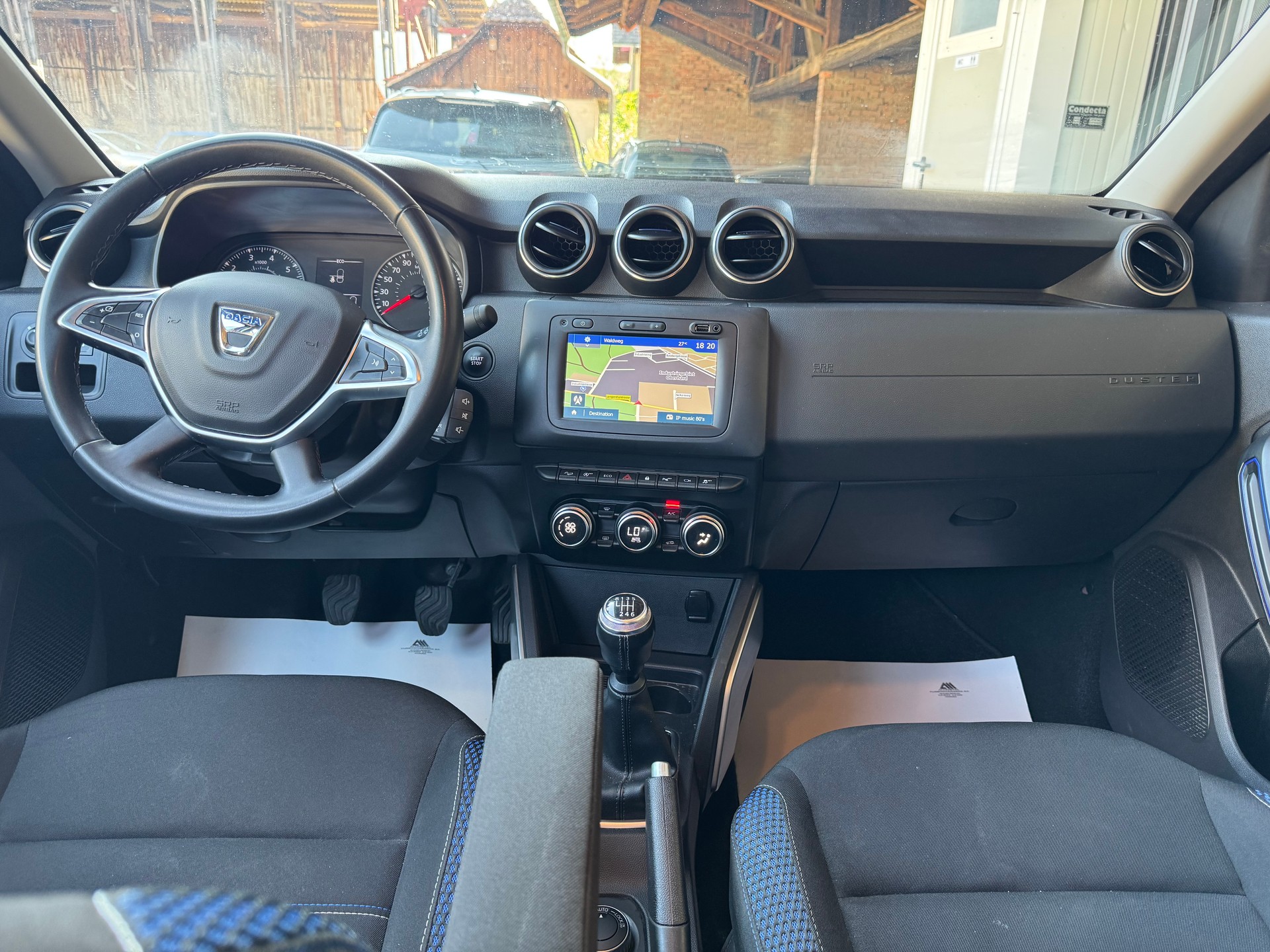 DACIA Duster dCi 115 Celebration 4x4-image-7
