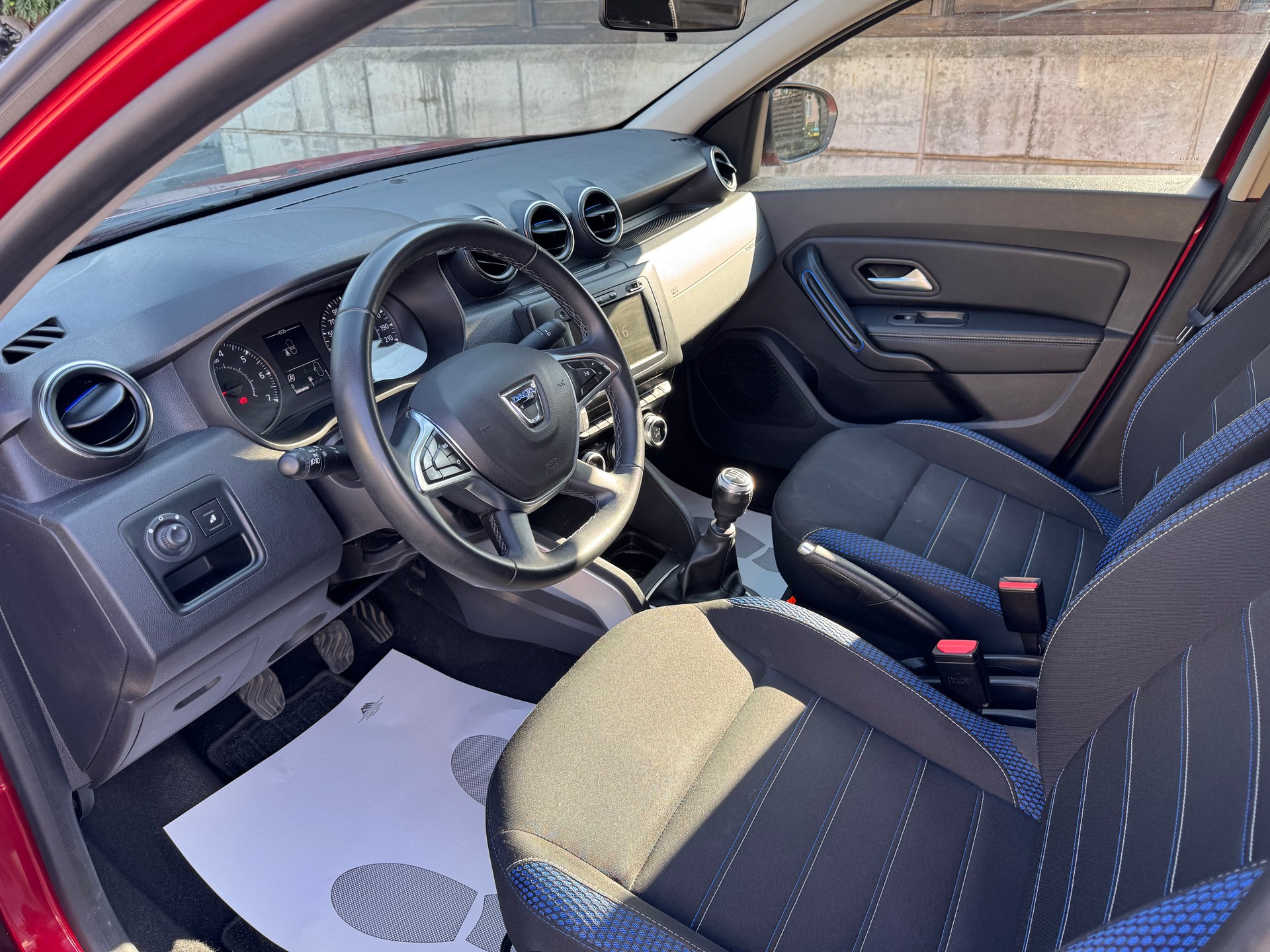DACIA Duster dCi 115 Celebration 4x4-image-8