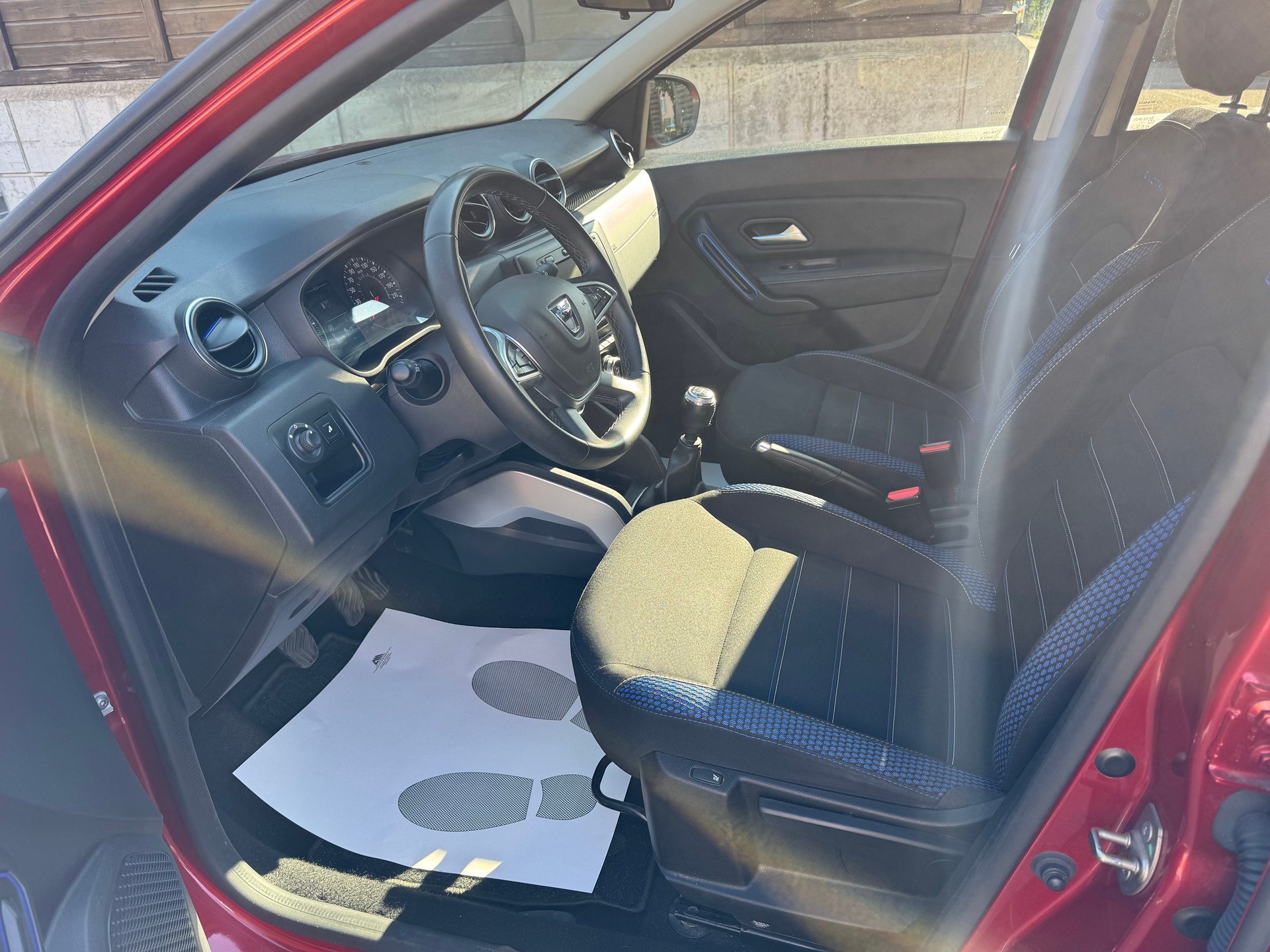 DACIA Duster dCi 115 Celebration 4x4-image-9