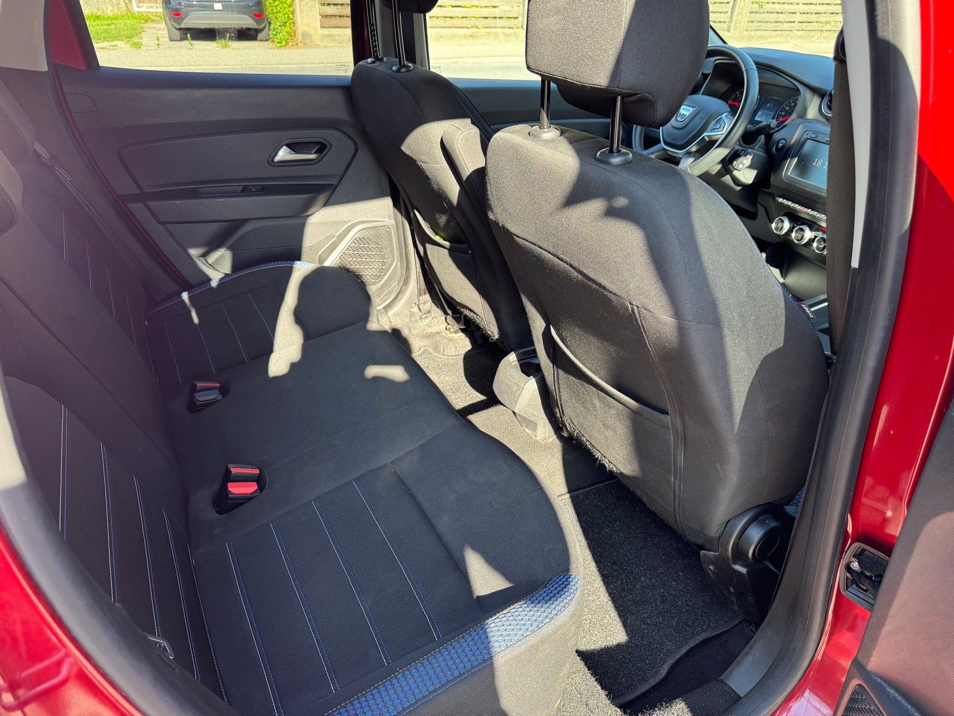 DACIA Duster dCi 115 Celebration 4x4-image-12