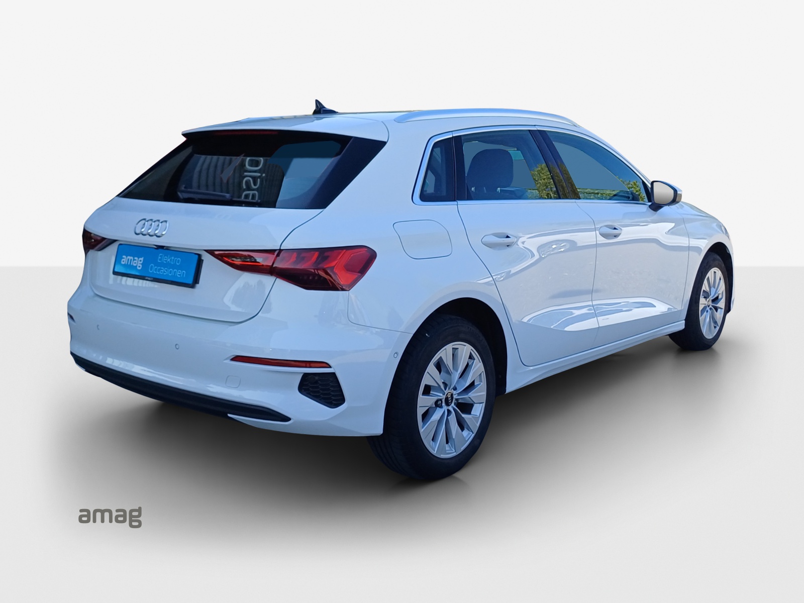 AUDI A3 Sportback 40 TFSI e Attraction S-tronic-image-5